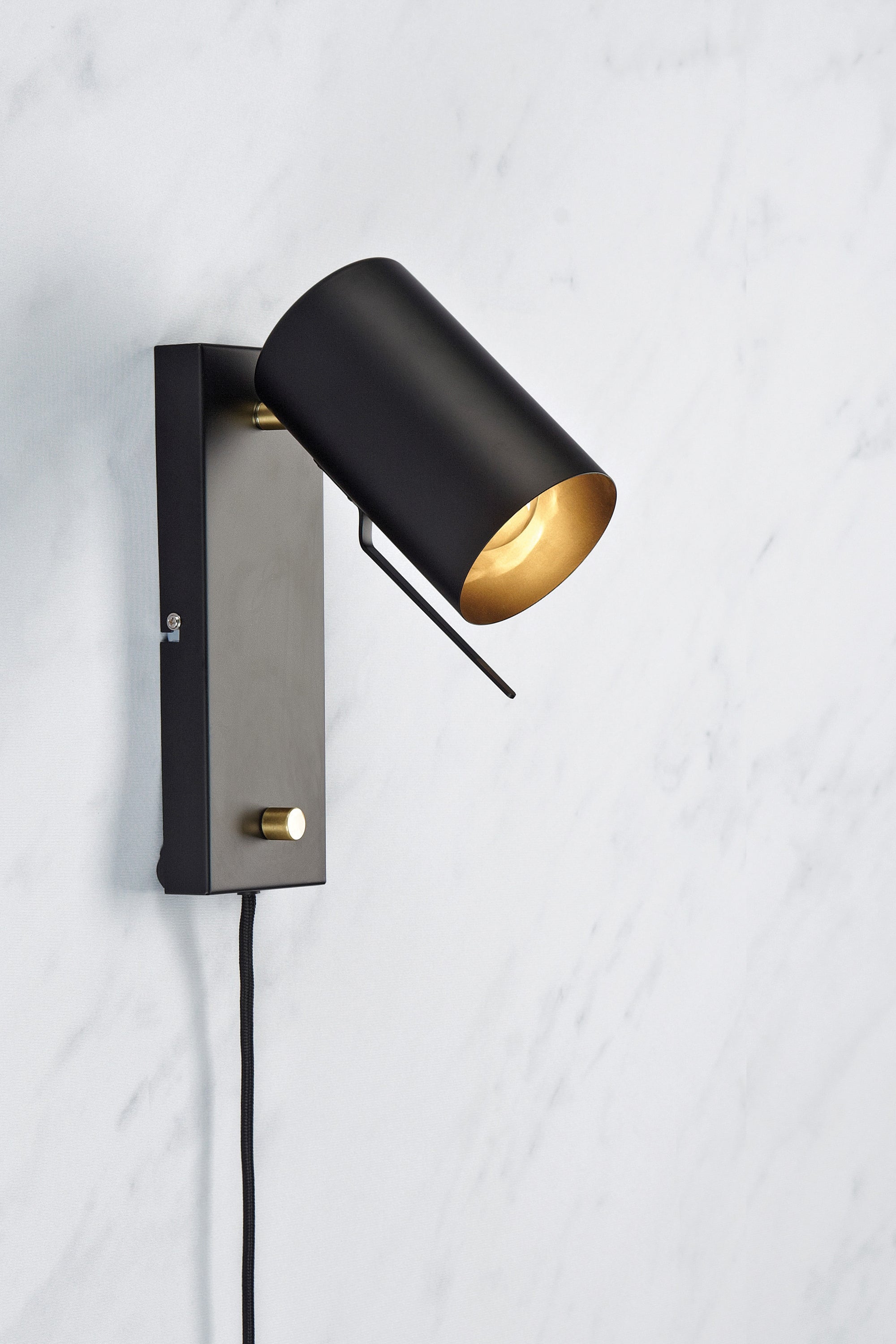CARRIE vägglampa 1L Black