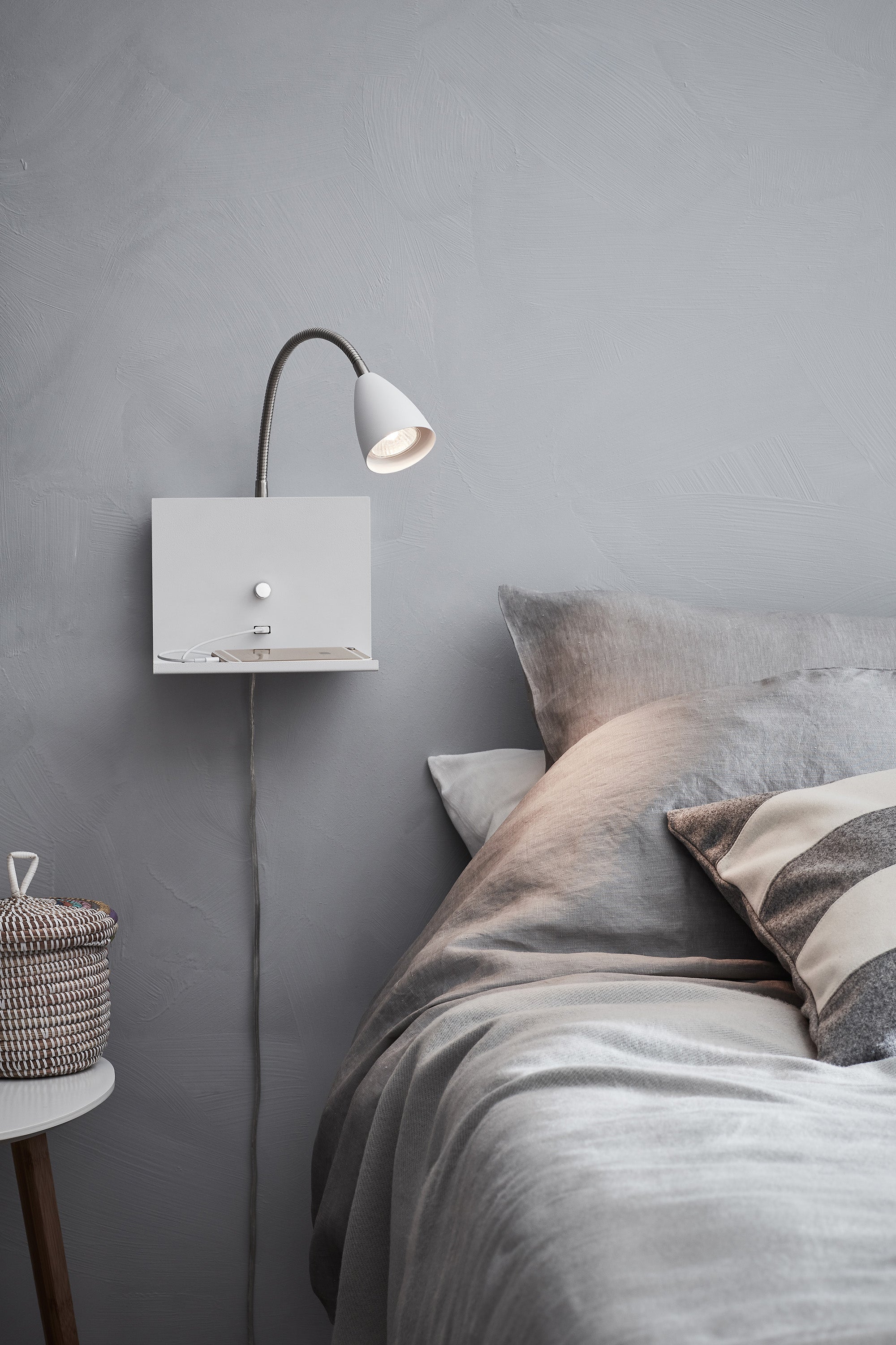 LOGI vägglampa 1L White