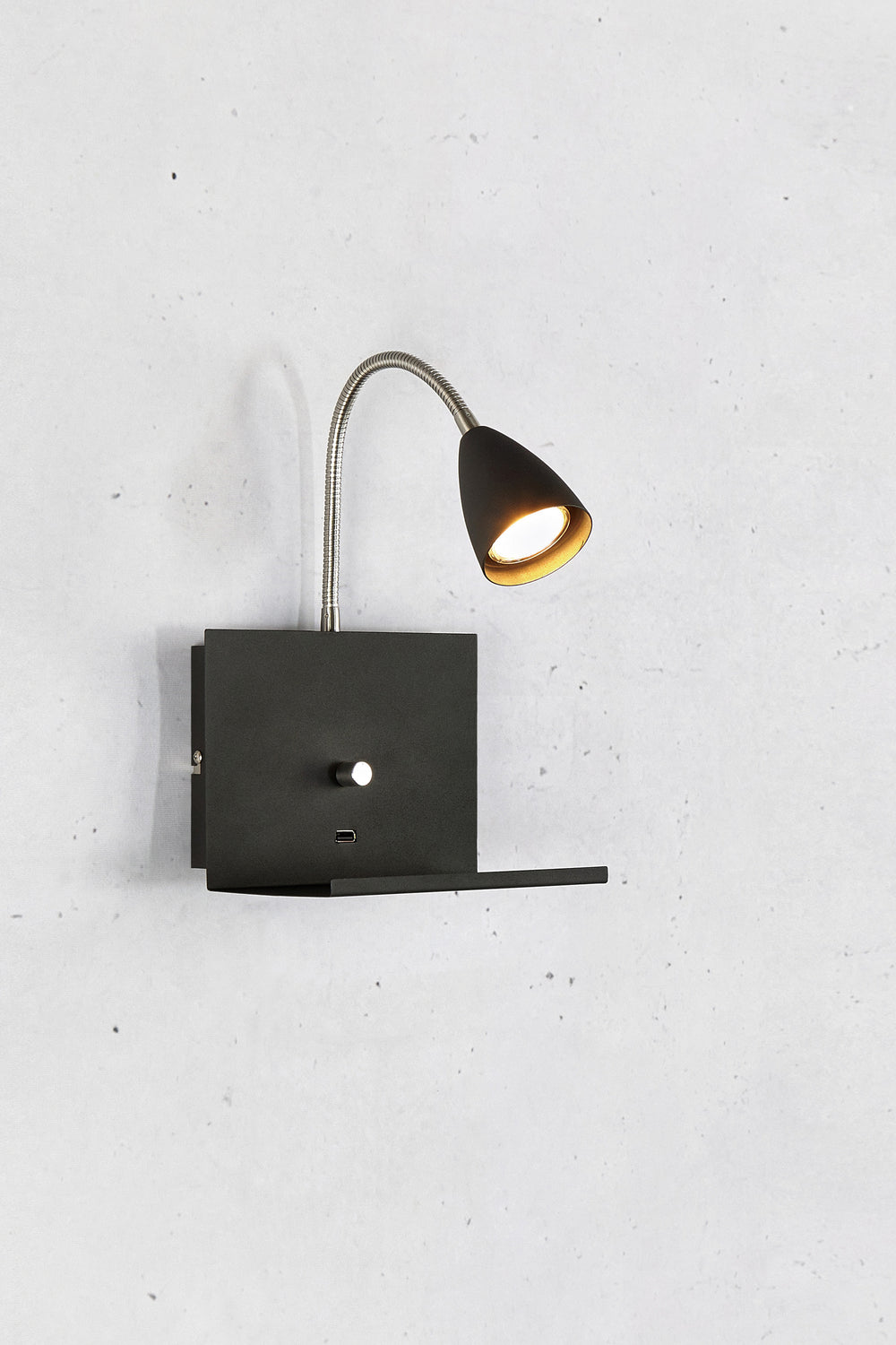 LOGI vägglampa 1L Black