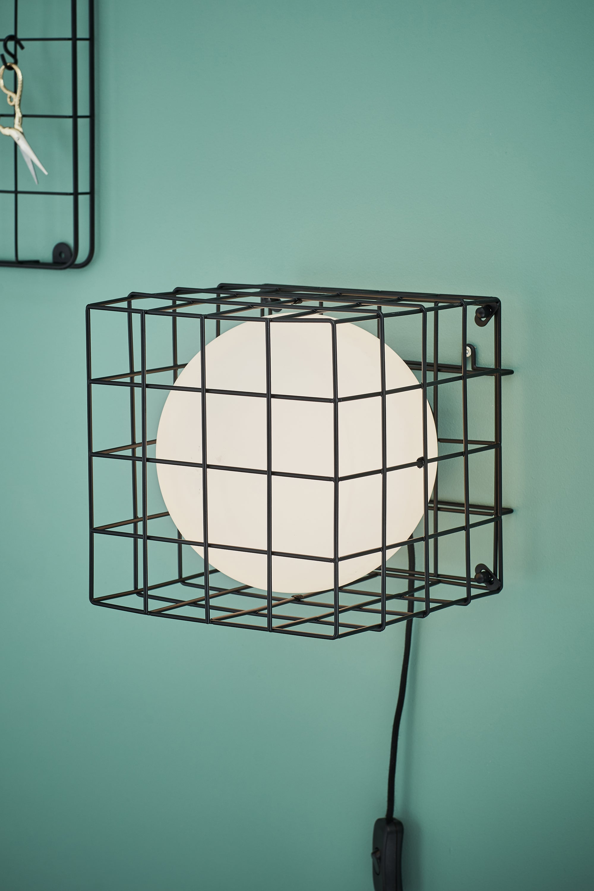 CAGE bordslampa/vägglampa 1L Black/White