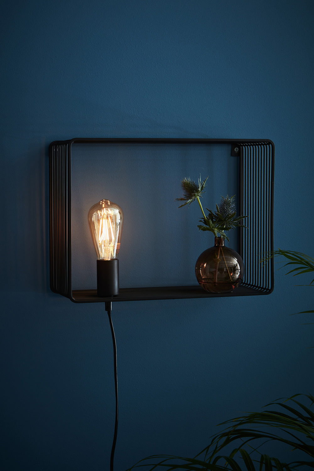 SHELF seinävalaisin 1L Black