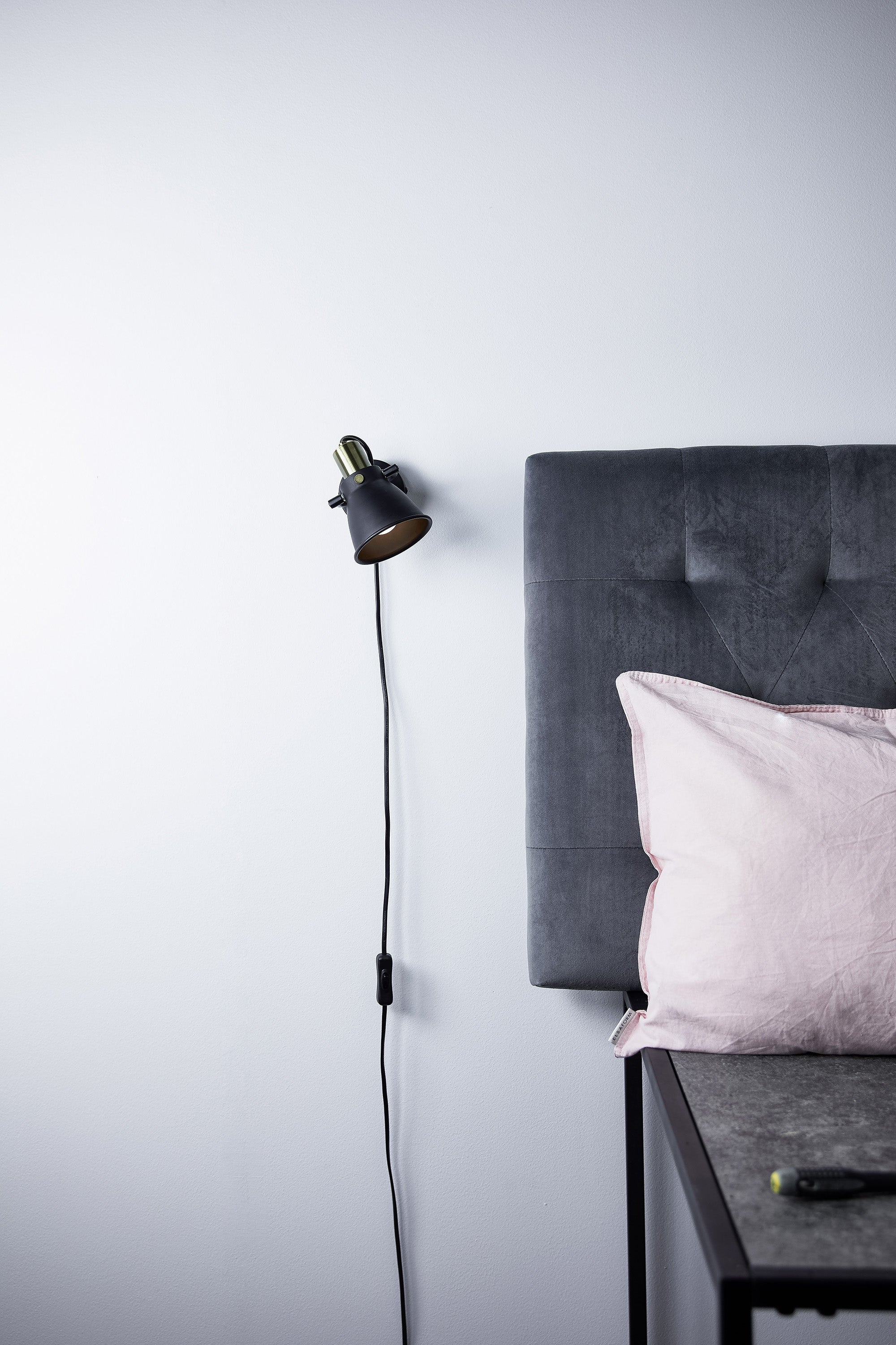 ALTON vägglampa 1L Black