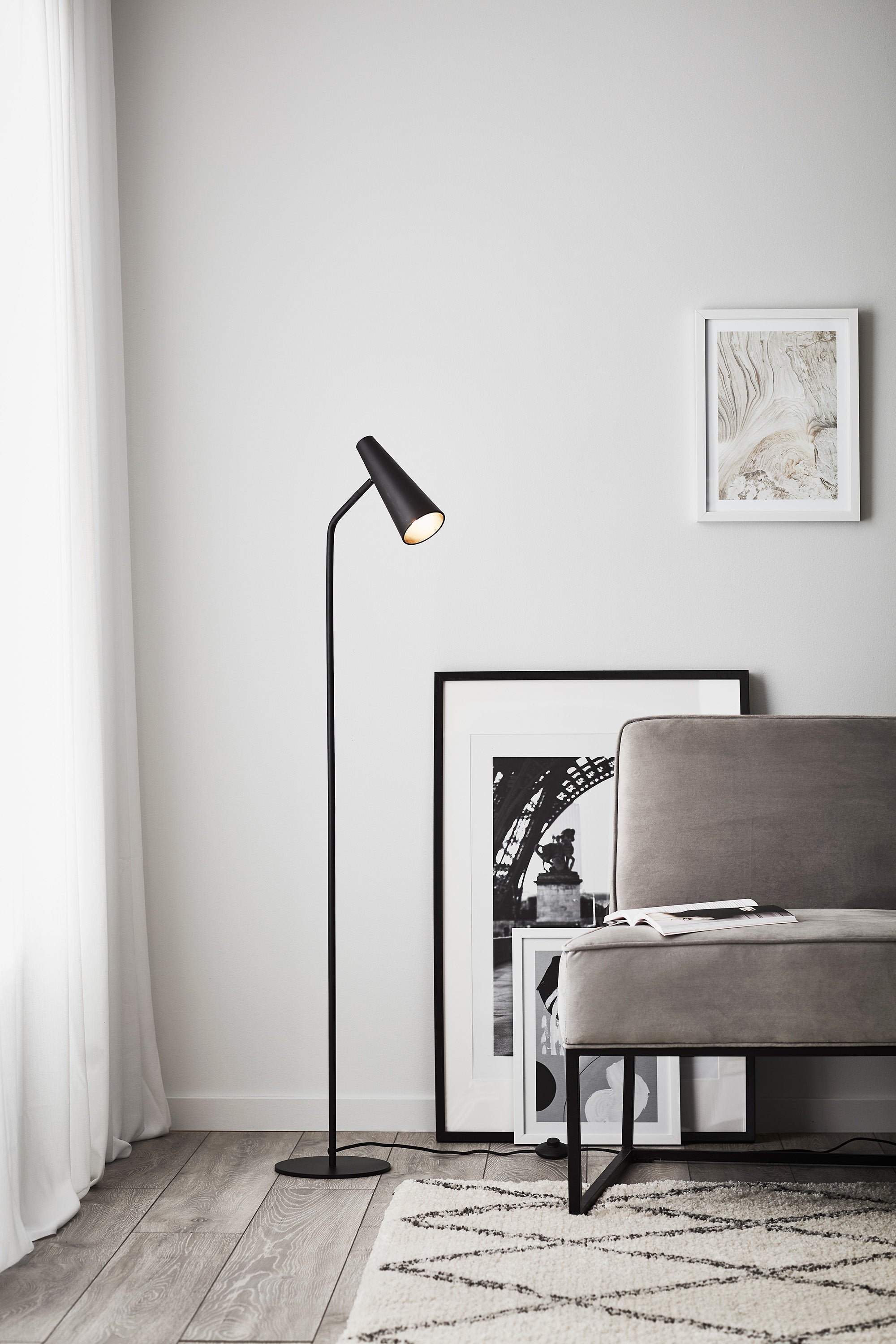 PEAK golvlampa 1L Black
