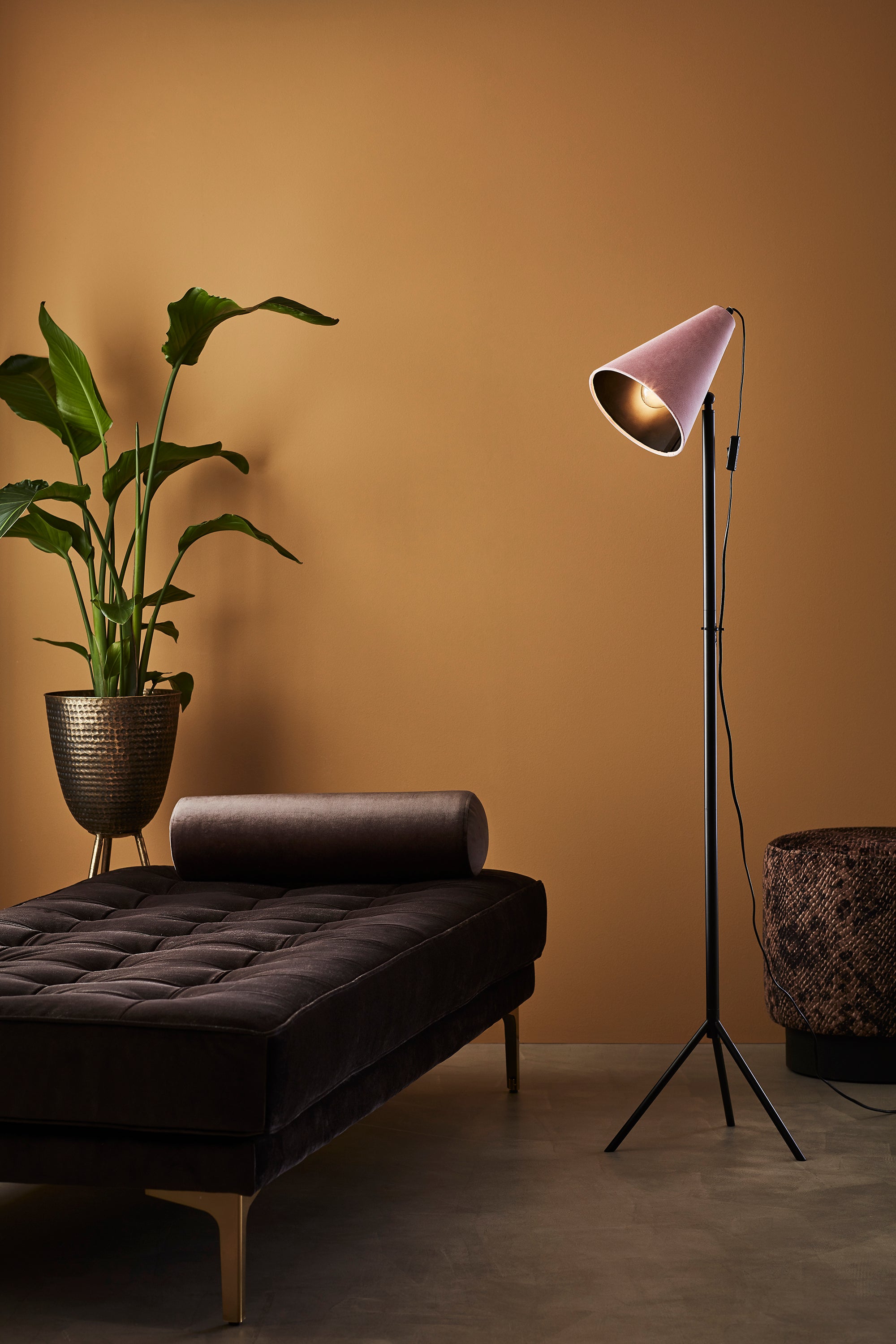 CILLA golvlampa 1L Black/Pink