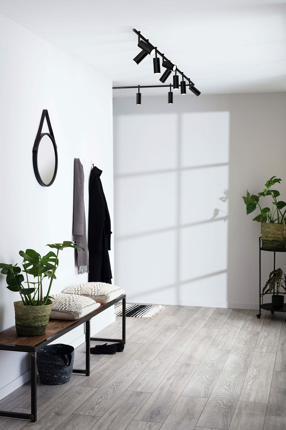 EXPAND Spot 2L 50cm Gu10 Cylinder Black