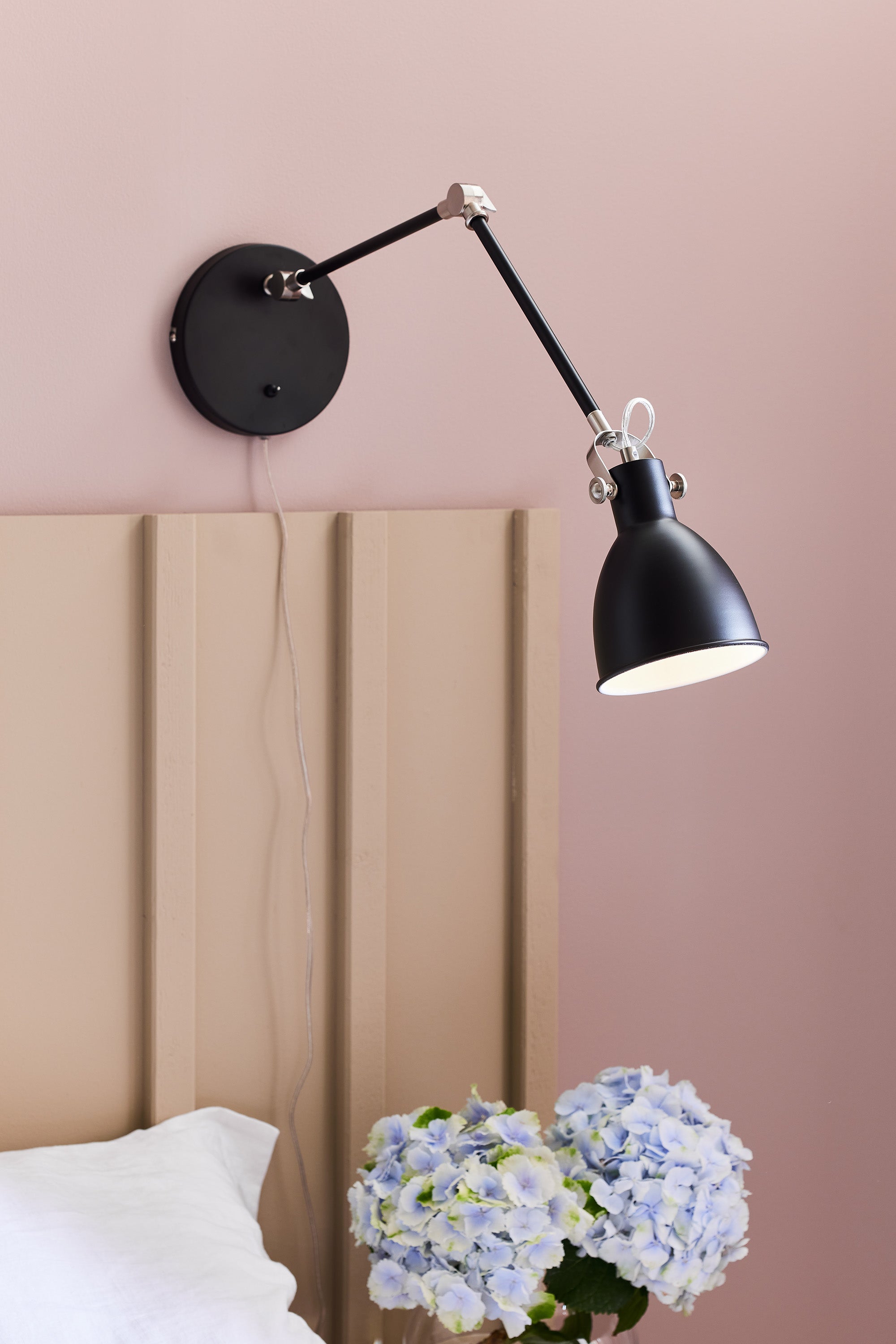 HOUSE vägglampa 1L Black/Steel