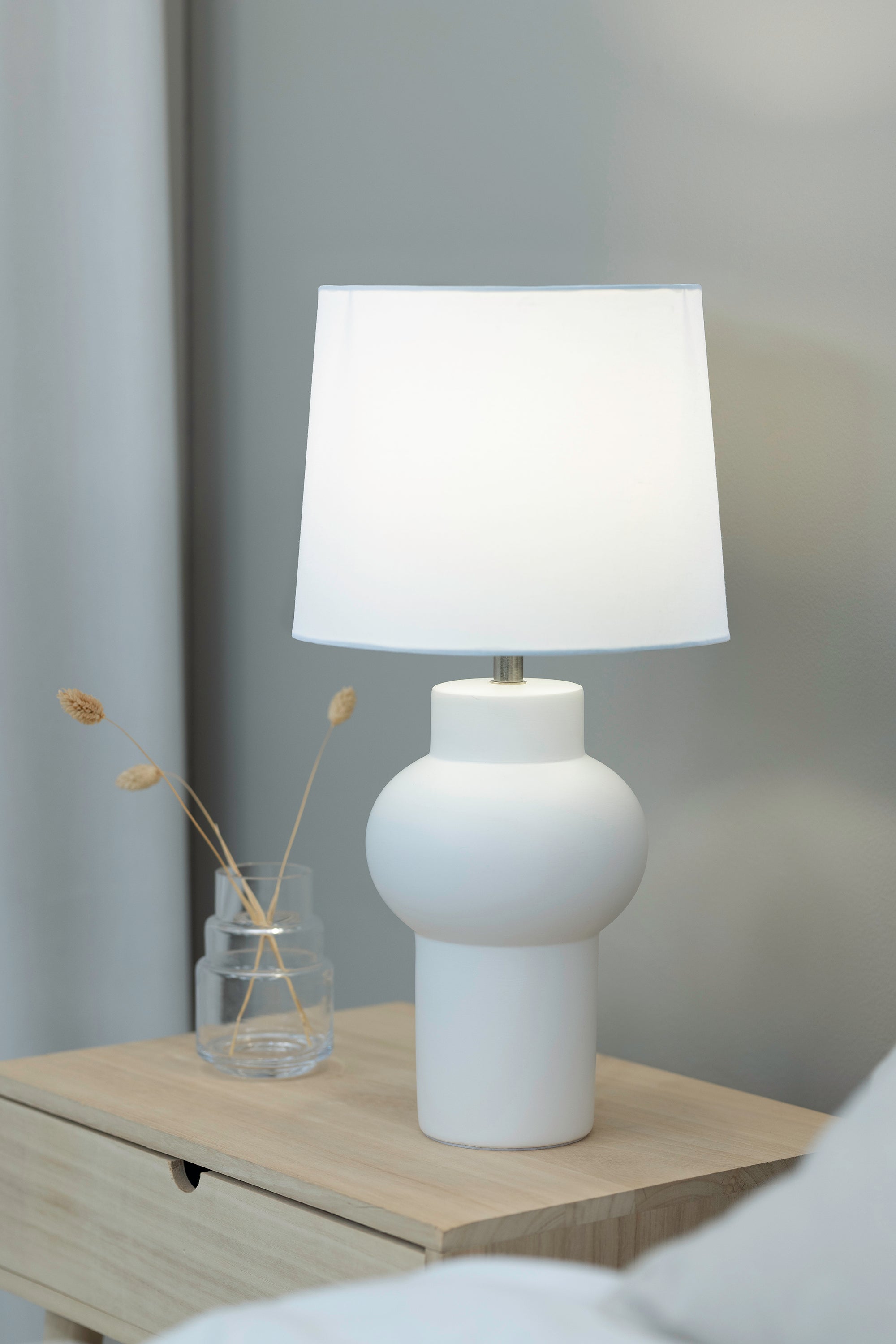 SHAPE bordslampa 1L White/White