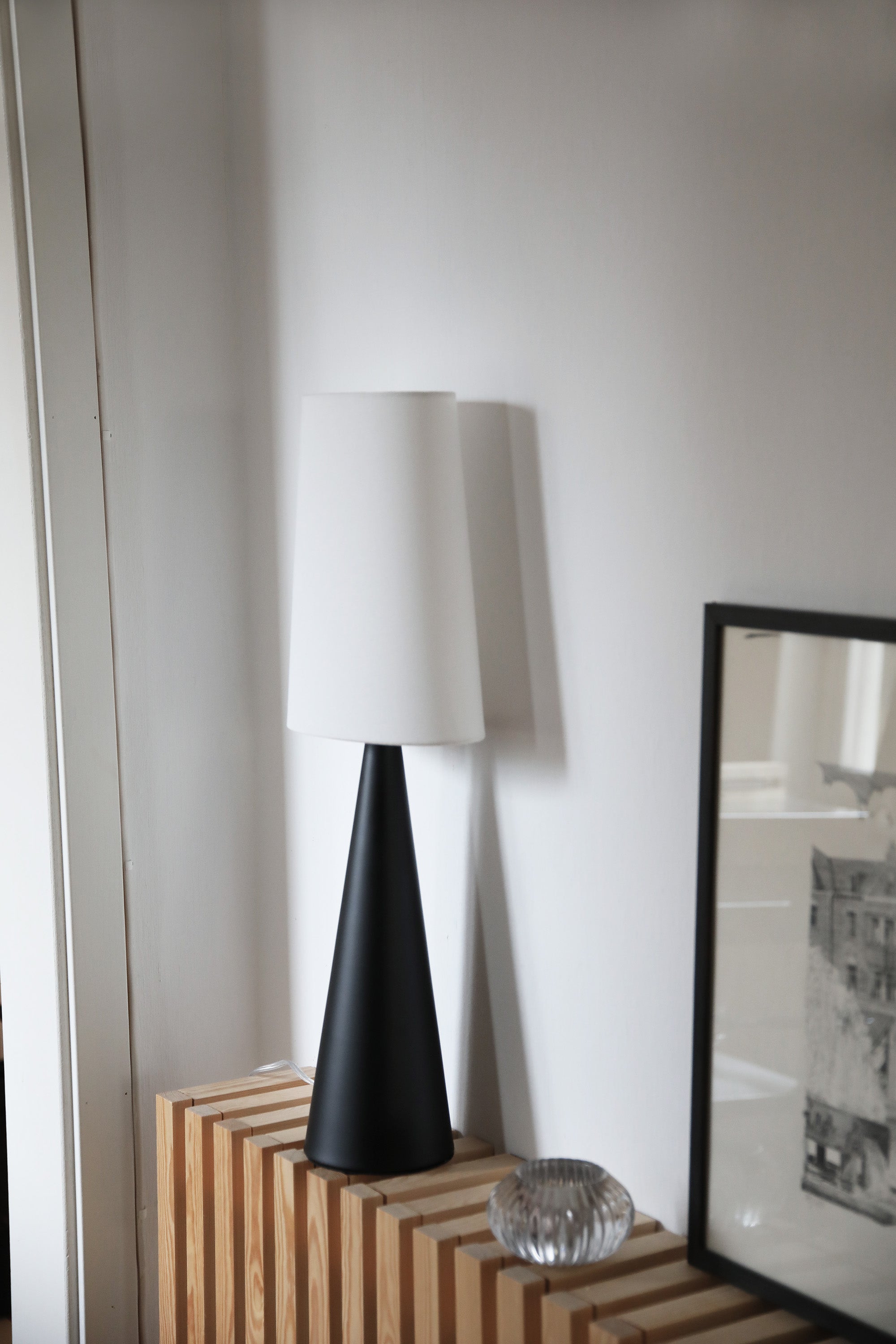 CONUS bordslampa 1L Black/Offwhite