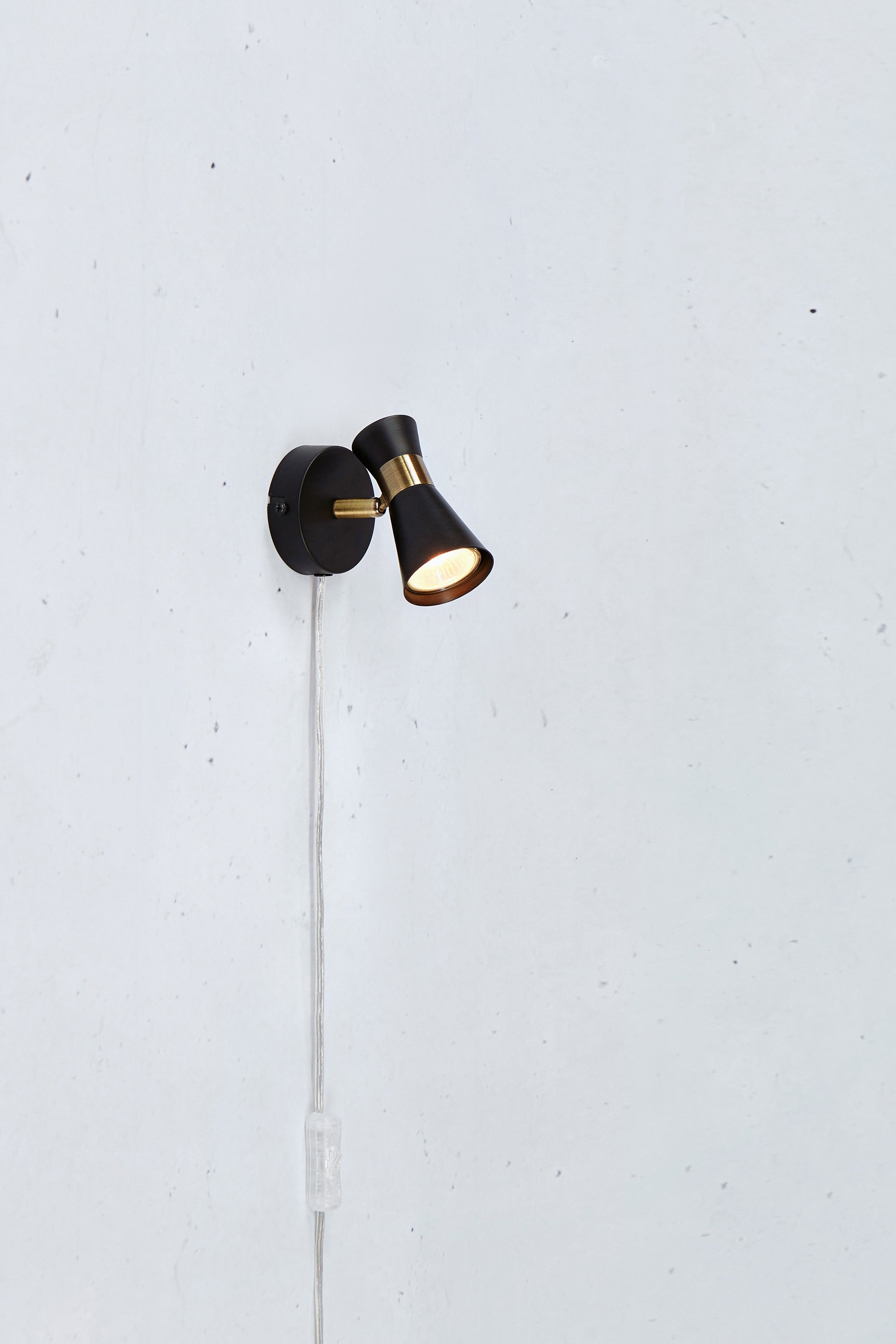 FOLIE vägglampa 1L Black/Antique Brass