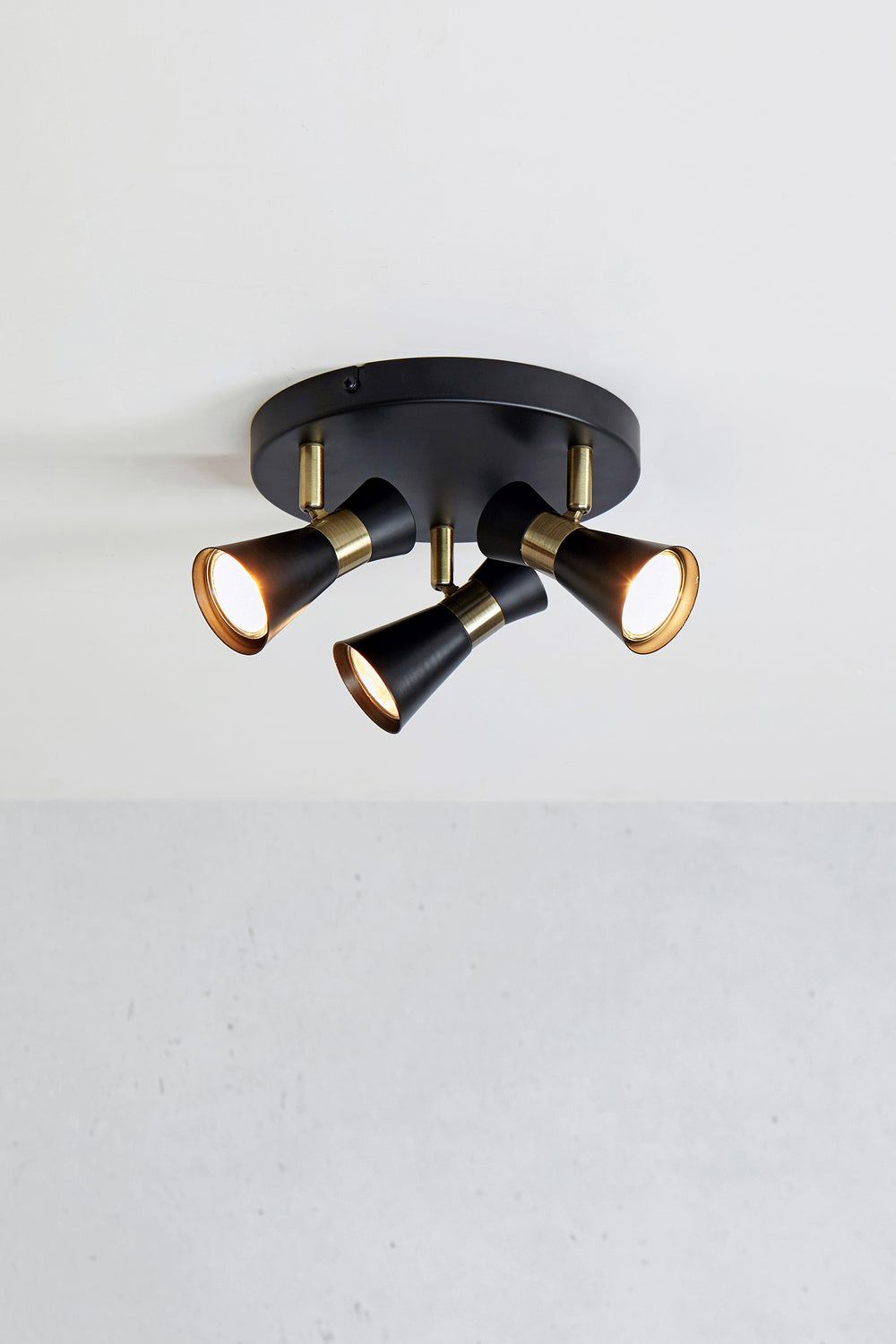 FOLIE kattovalaisin Round 3L Black/Antique Brass