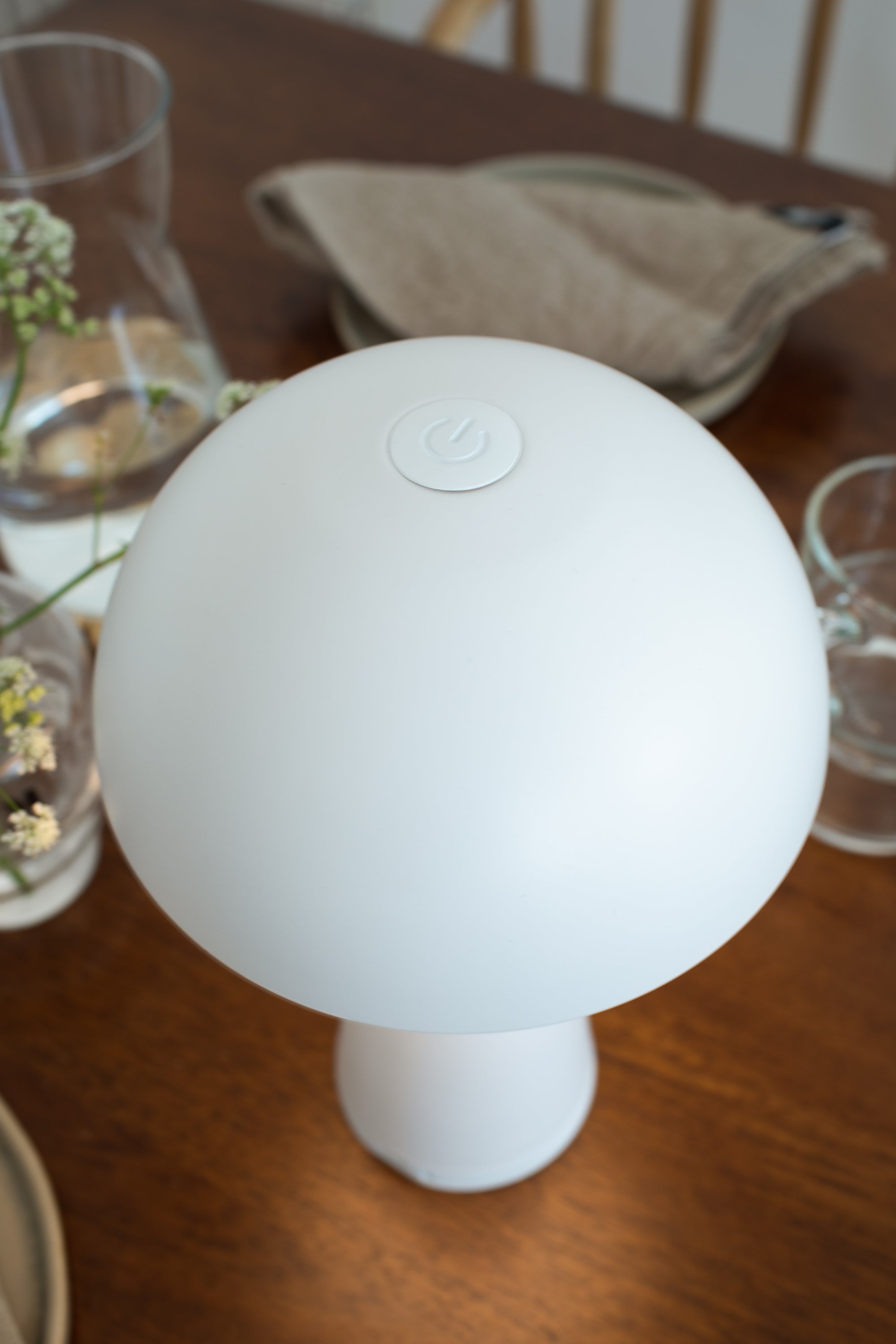 FUNGI Rechargeable bordslampa Matt White B/O