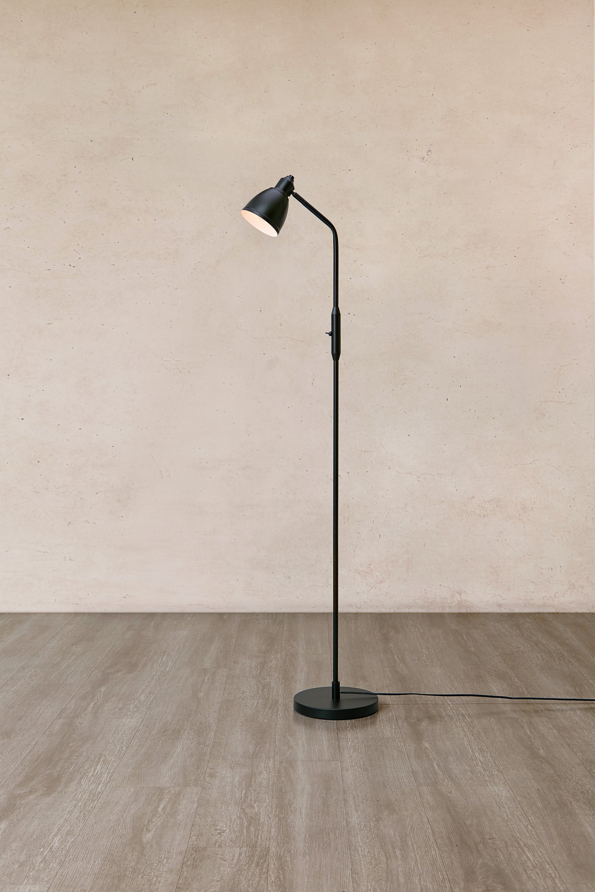 STORY golvlampa 1L Matt Black