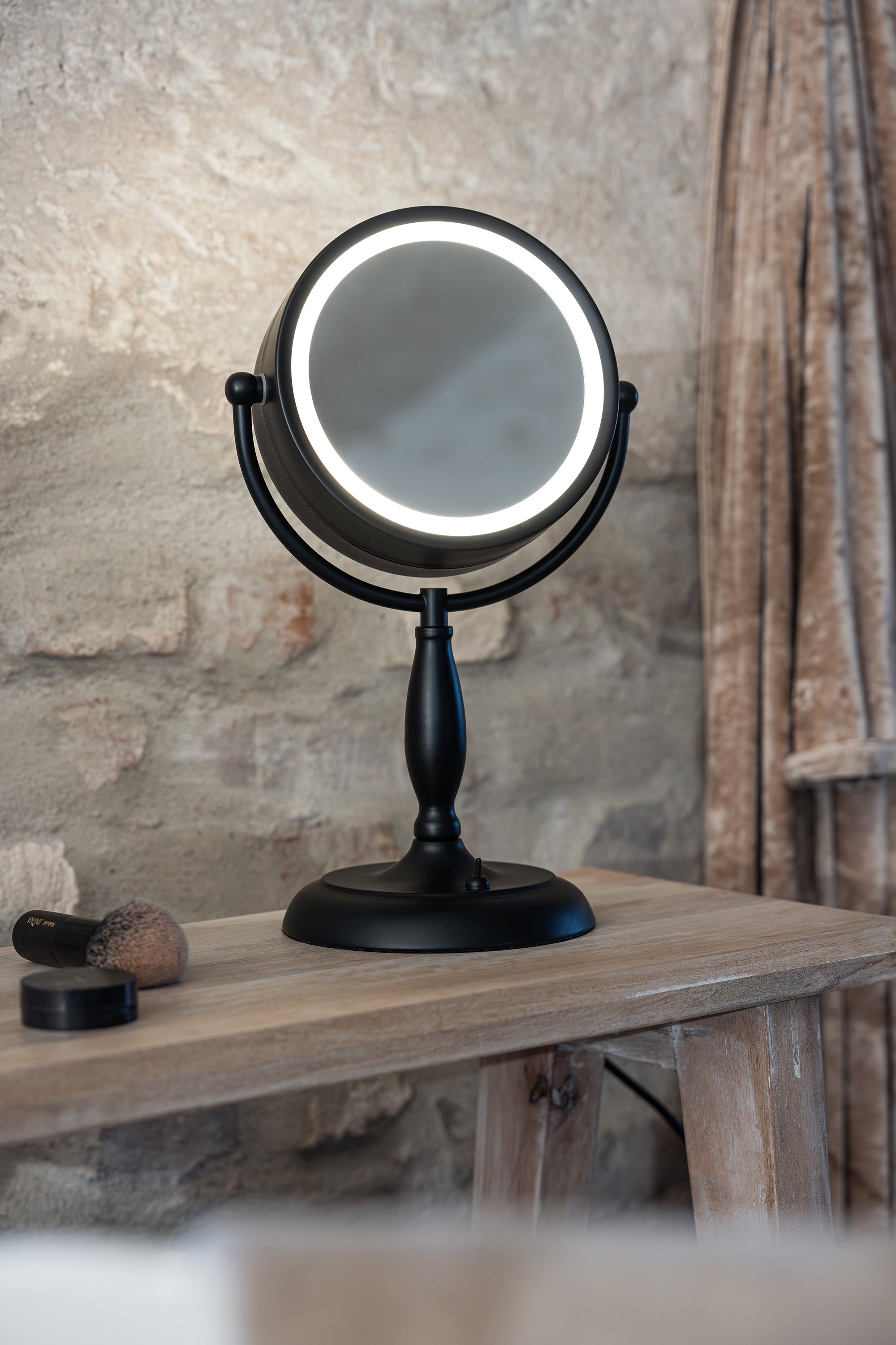 FACE bordslampa 1L Black