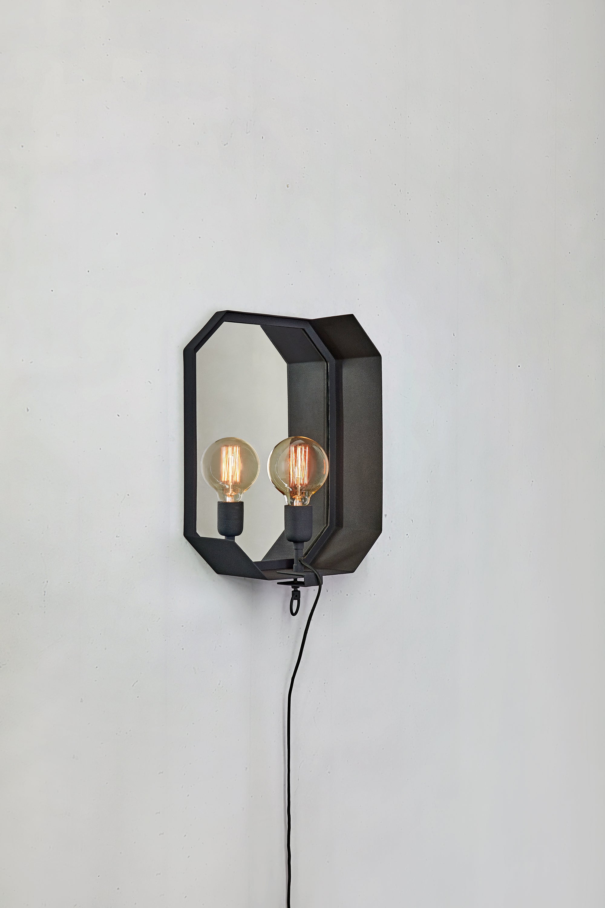 KOGO vägglampa 1L Black