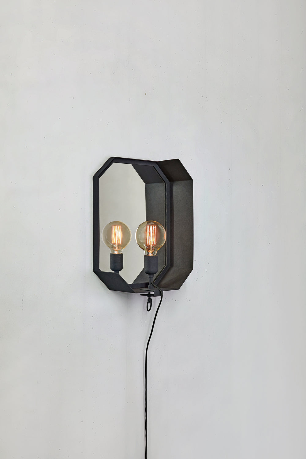 KOGO seinävalaisin 1L Black