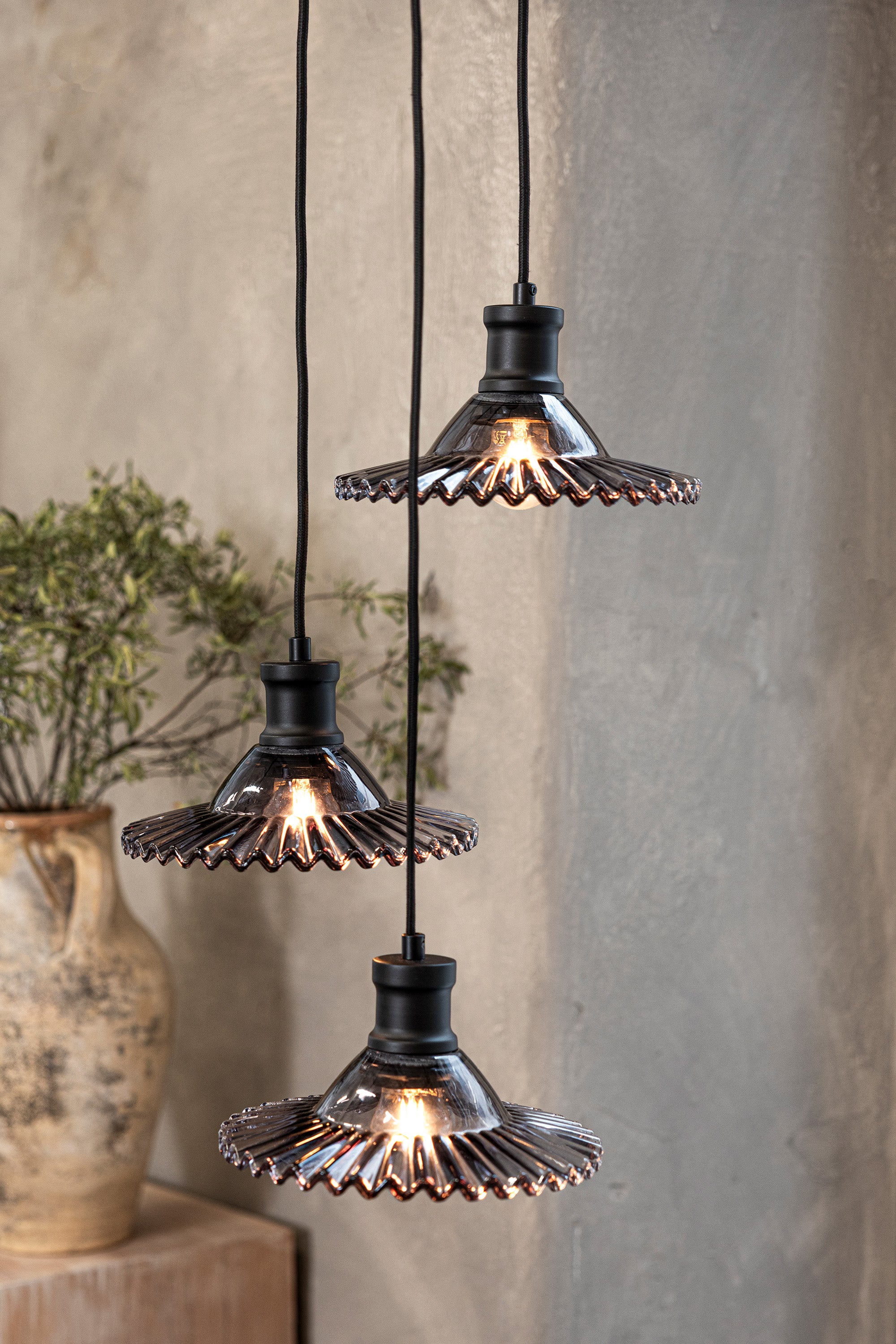 NOVIA taklampa 3L Black/Smoke