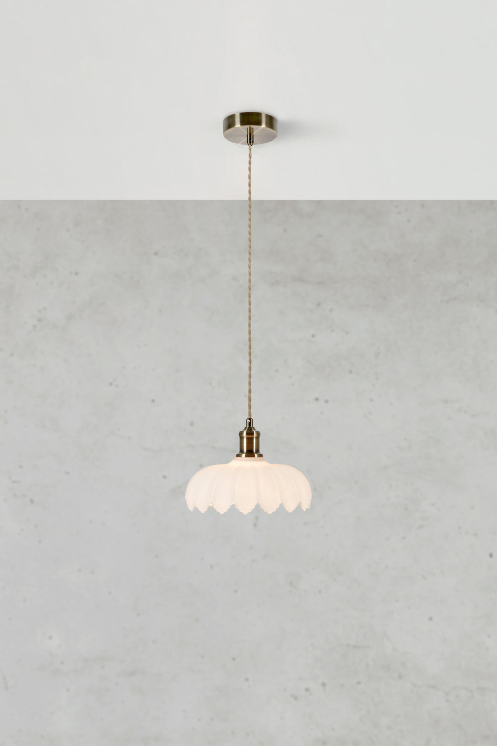 KURAGE riippuvalaisin 1L Antique Brass/White