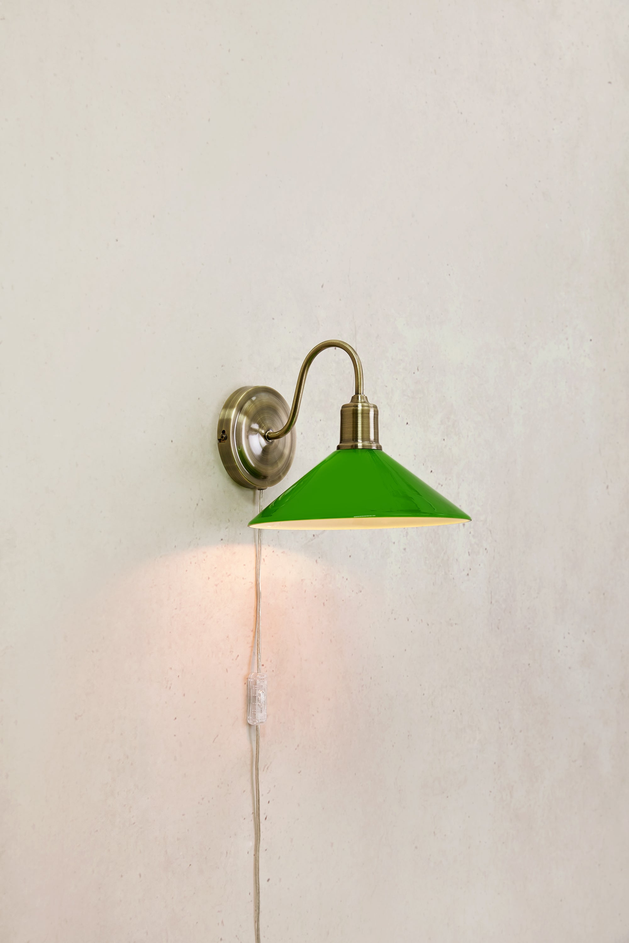 VELA vägglampa 1L Antique Brass/Green