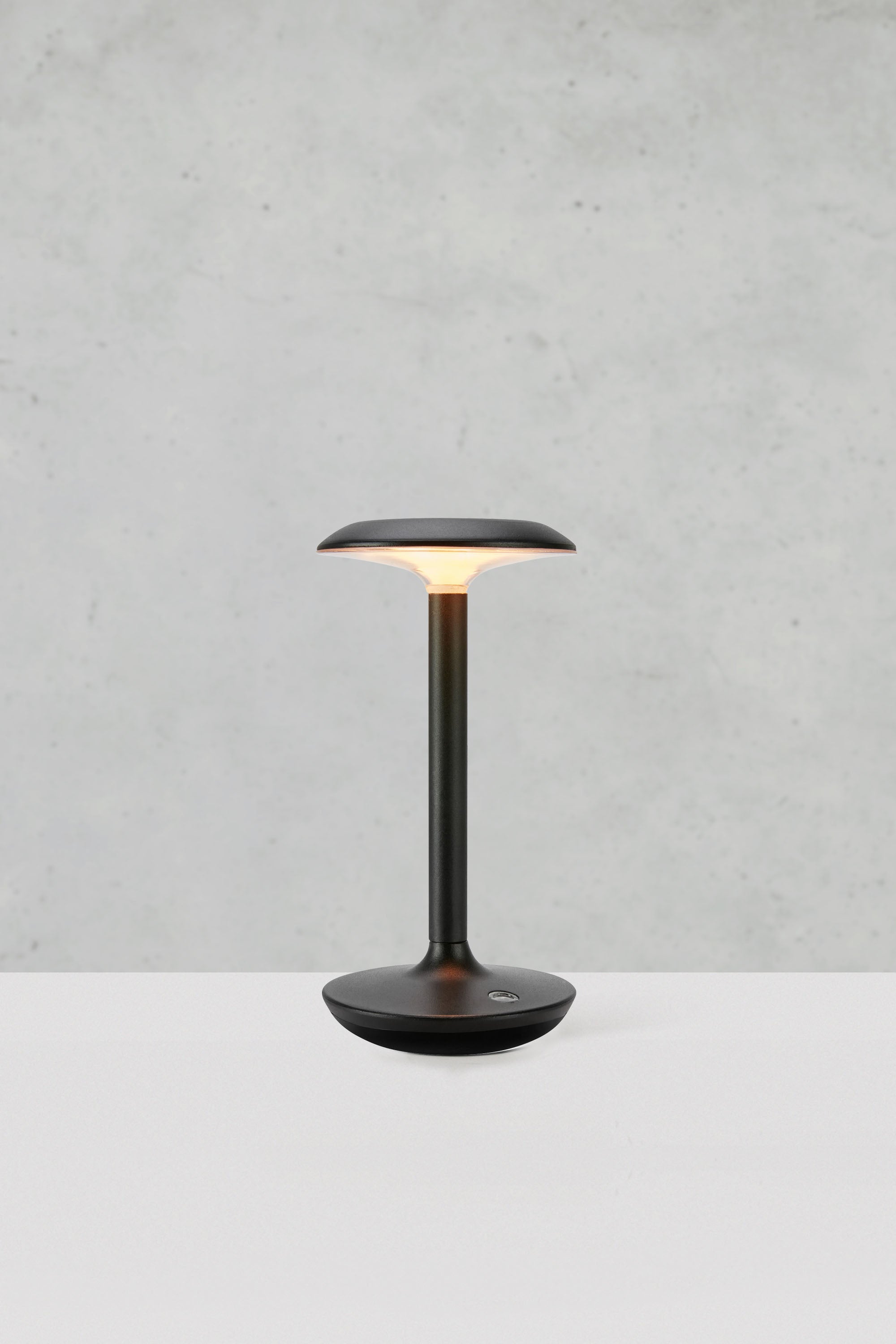 PETIT Rechargeable bordslampa Black B/O