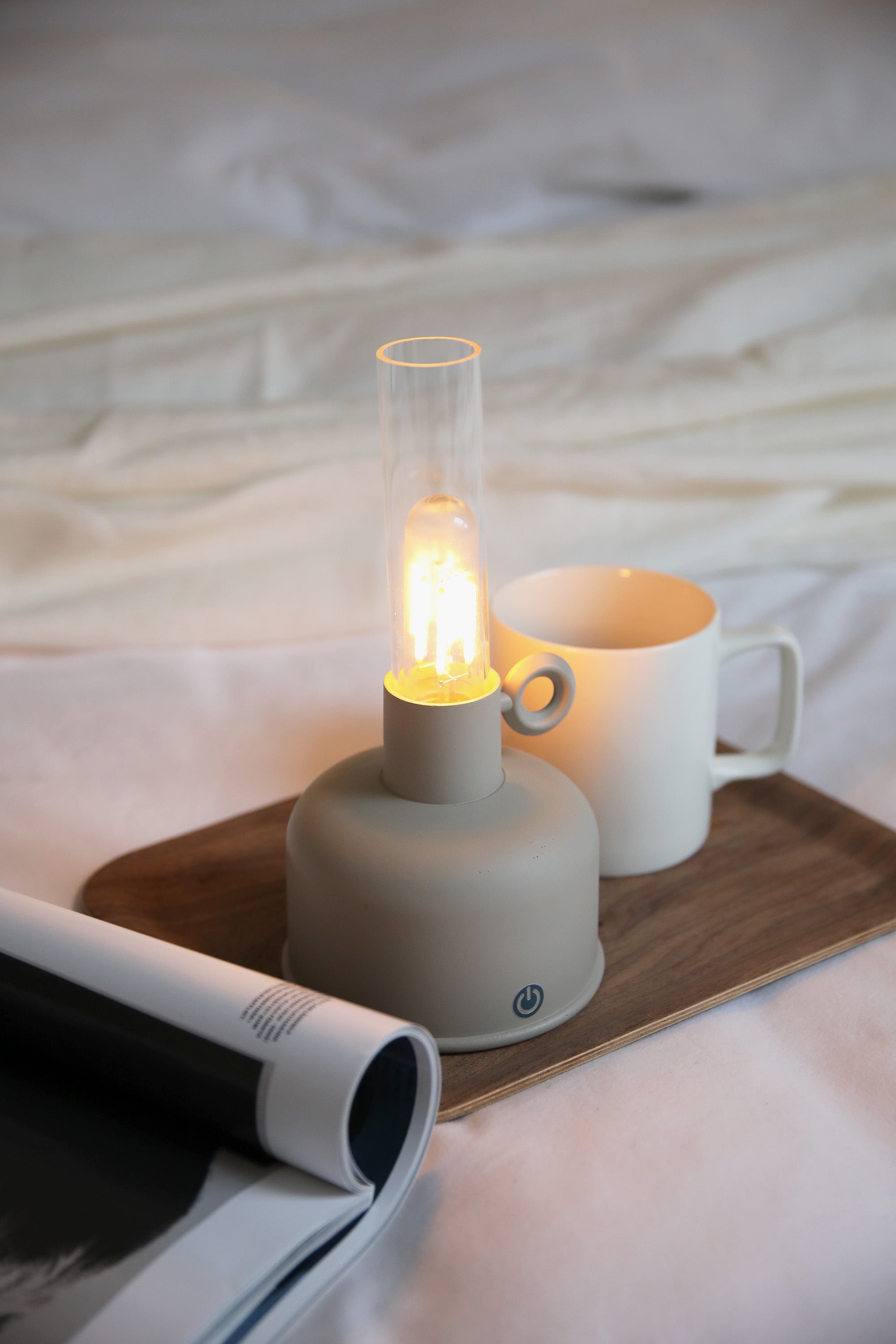 ASTRID Rechargeable bordslampa Greige B/O