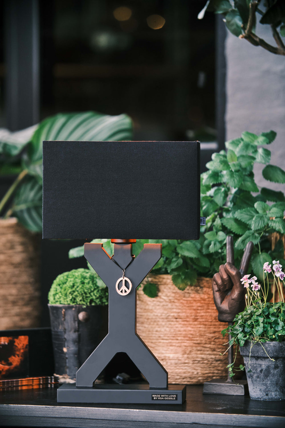 Yes We Can pöytävalaisin musta