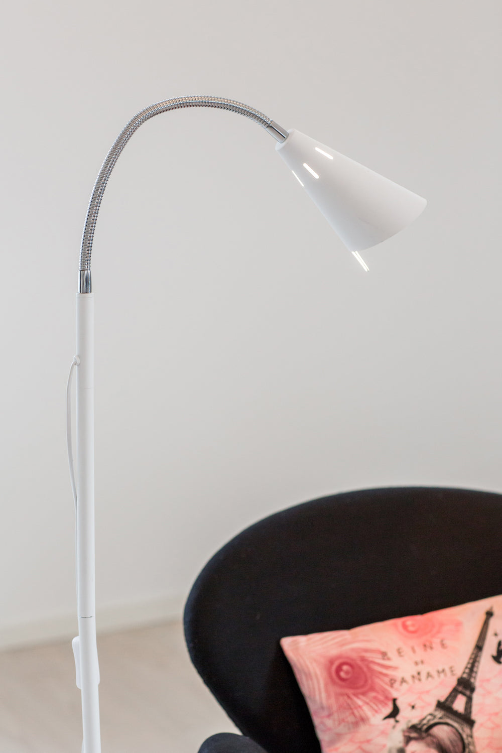 Best lattiavalaisin hiekanmusta