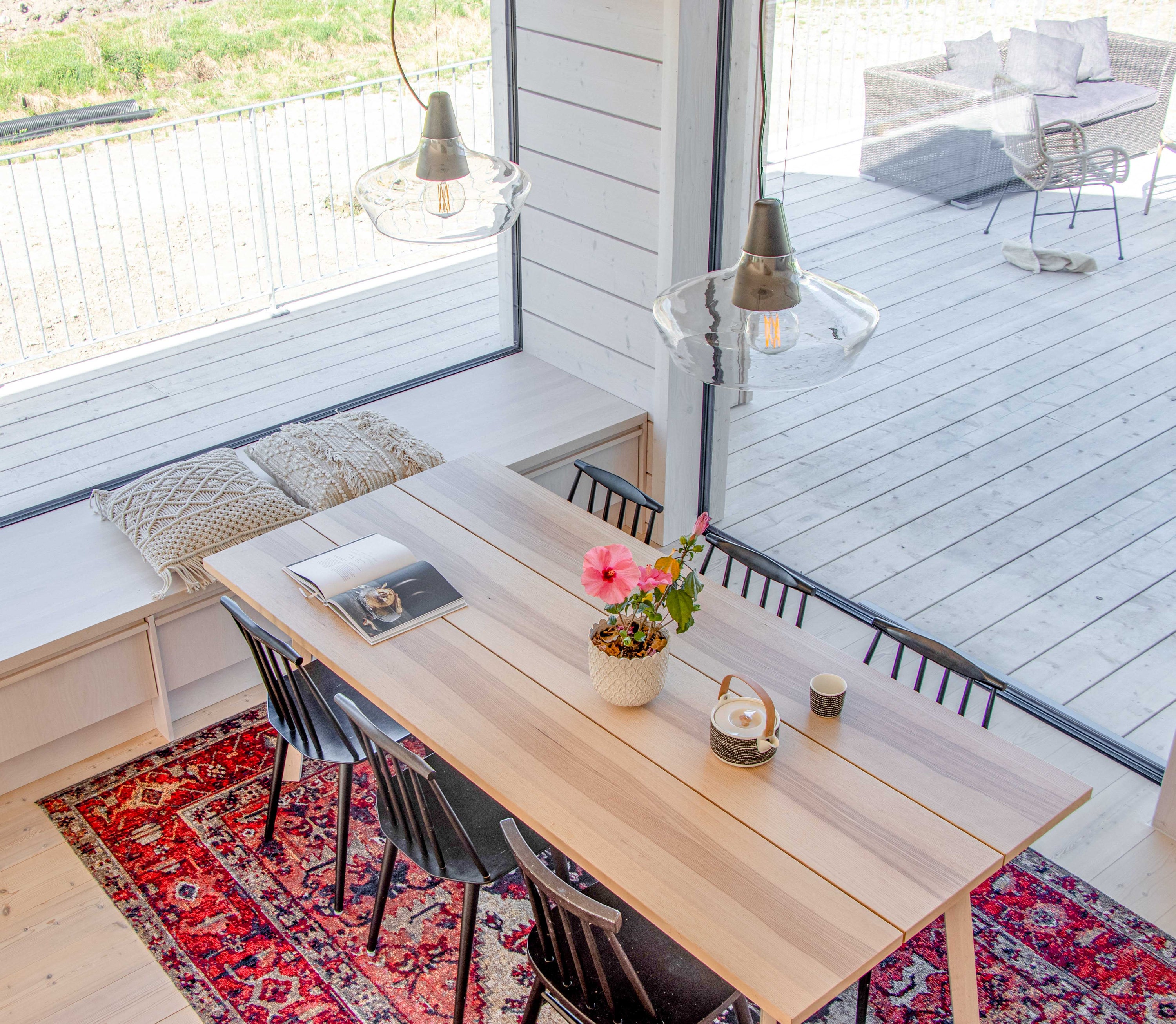 Laaka design-taklampa svart