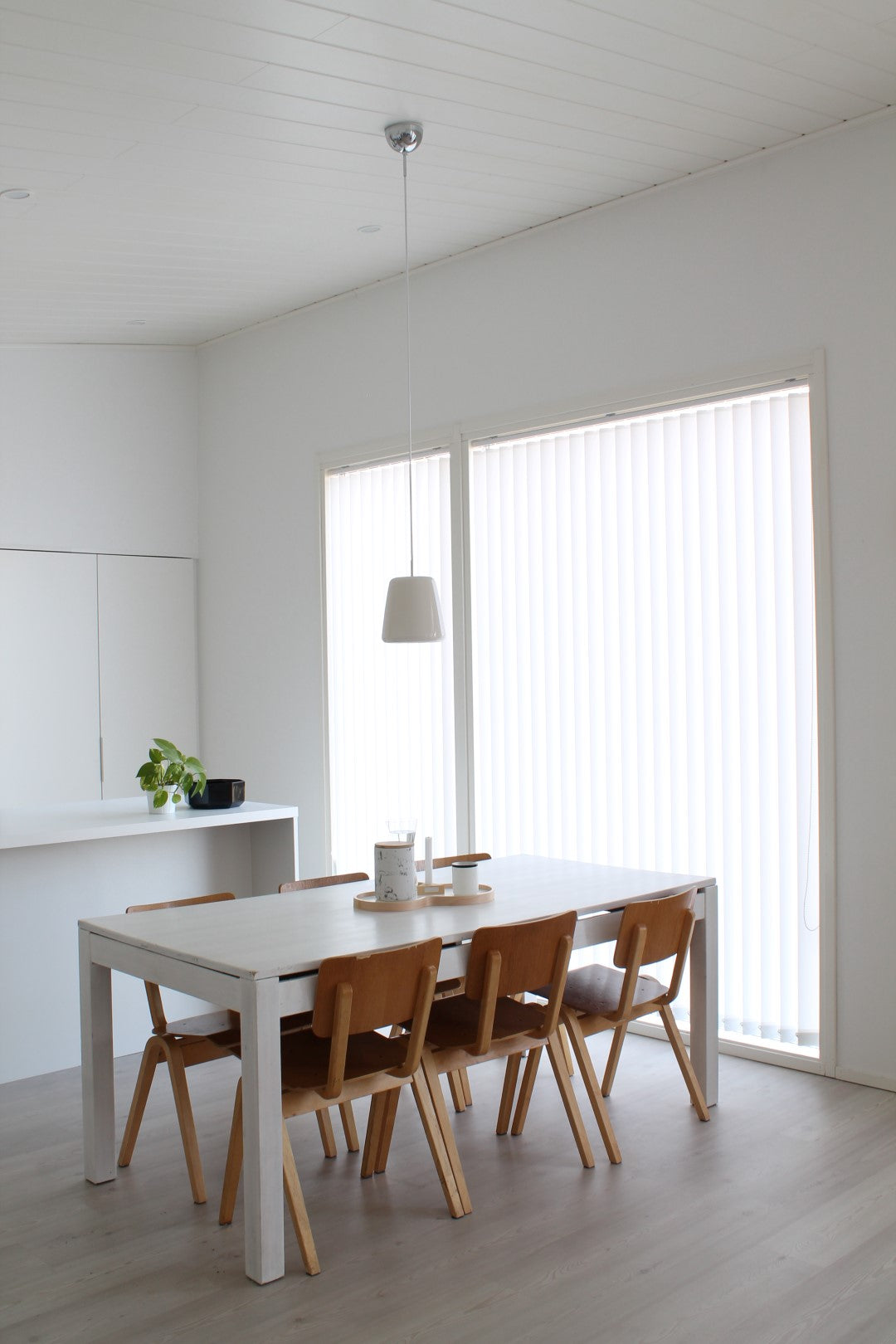 Selma design-taklampa vit