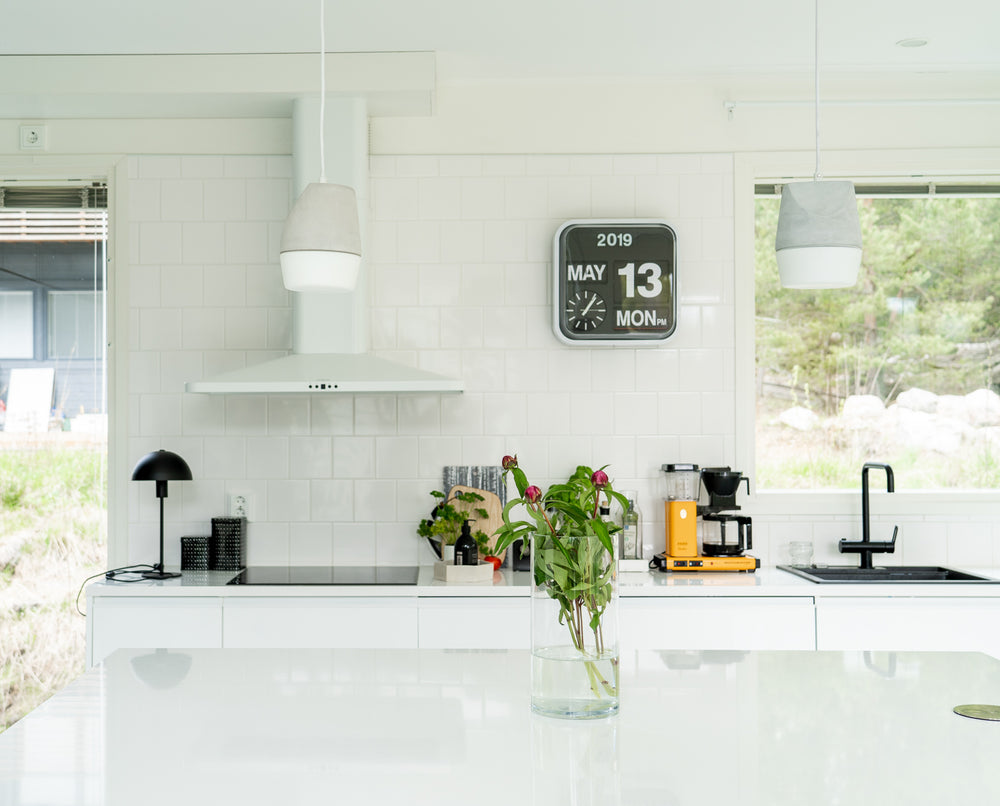 Louhi design-taklampa betong / vit