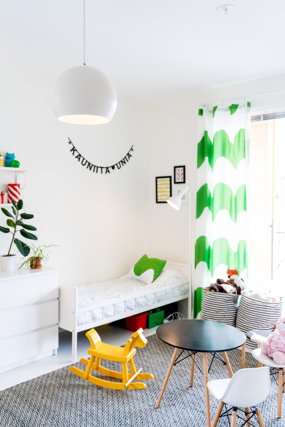 Bruno riippuvalaisin musta