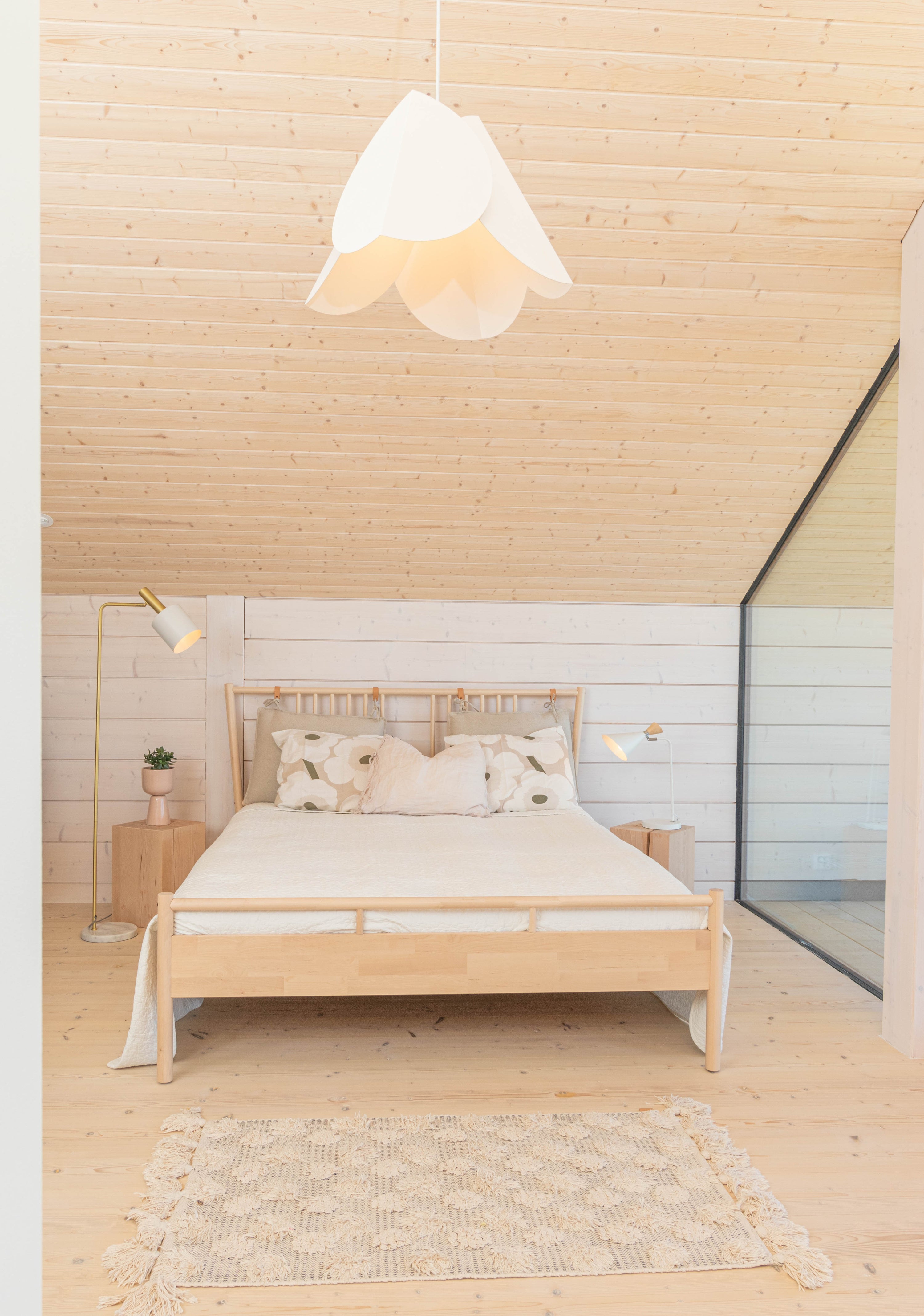 Lehmus l design-taklampa mattvit