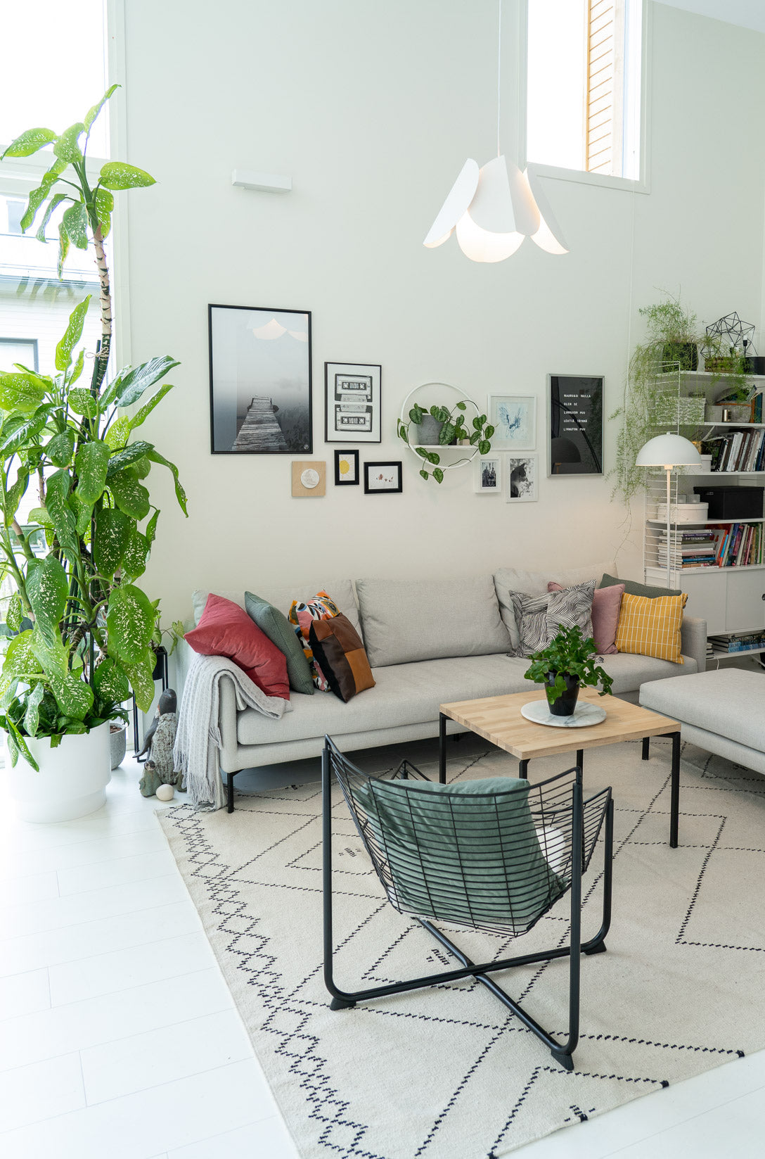 Lehmus l design-taklampa mattvit