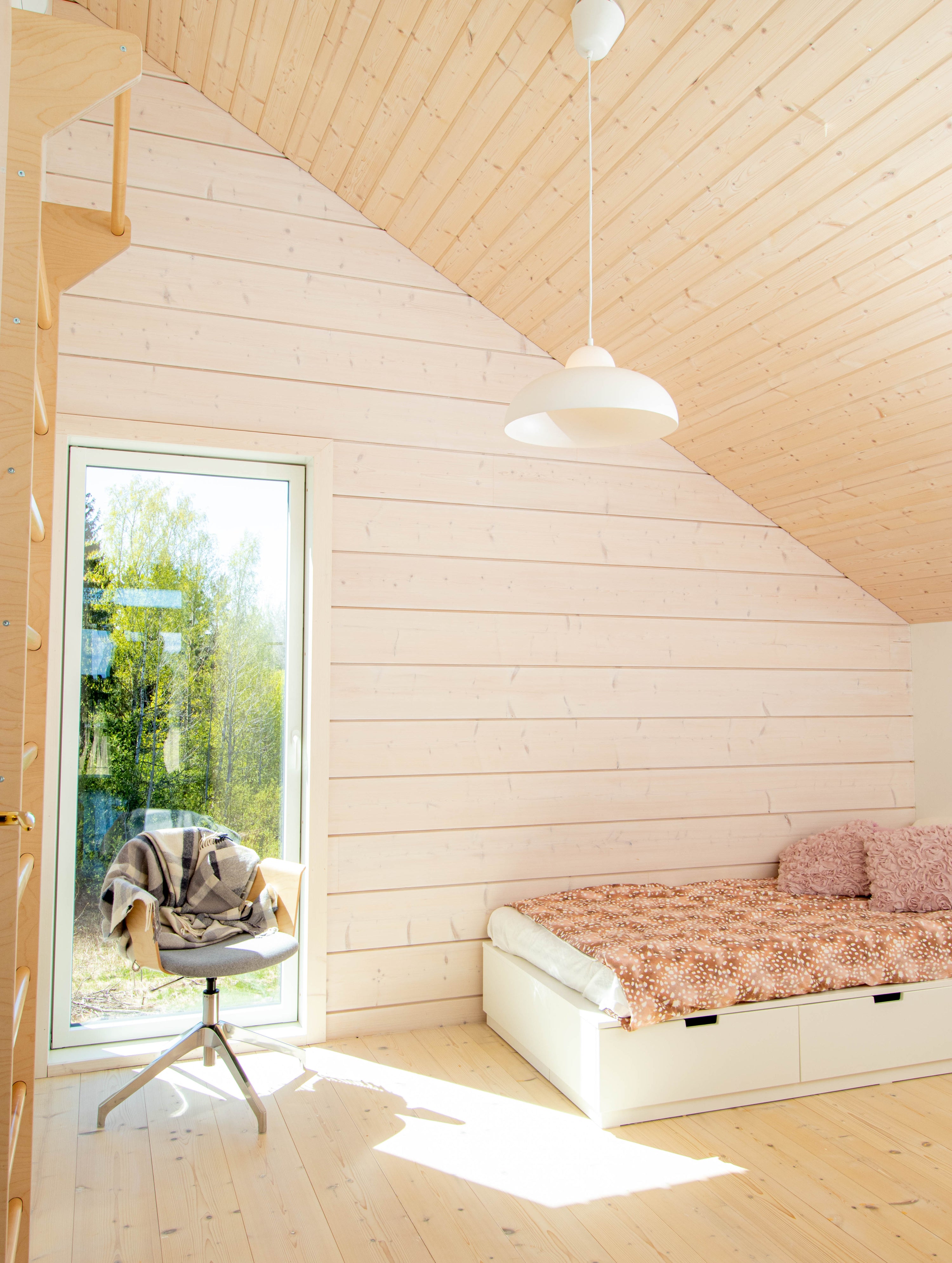 Napa taklampa svart