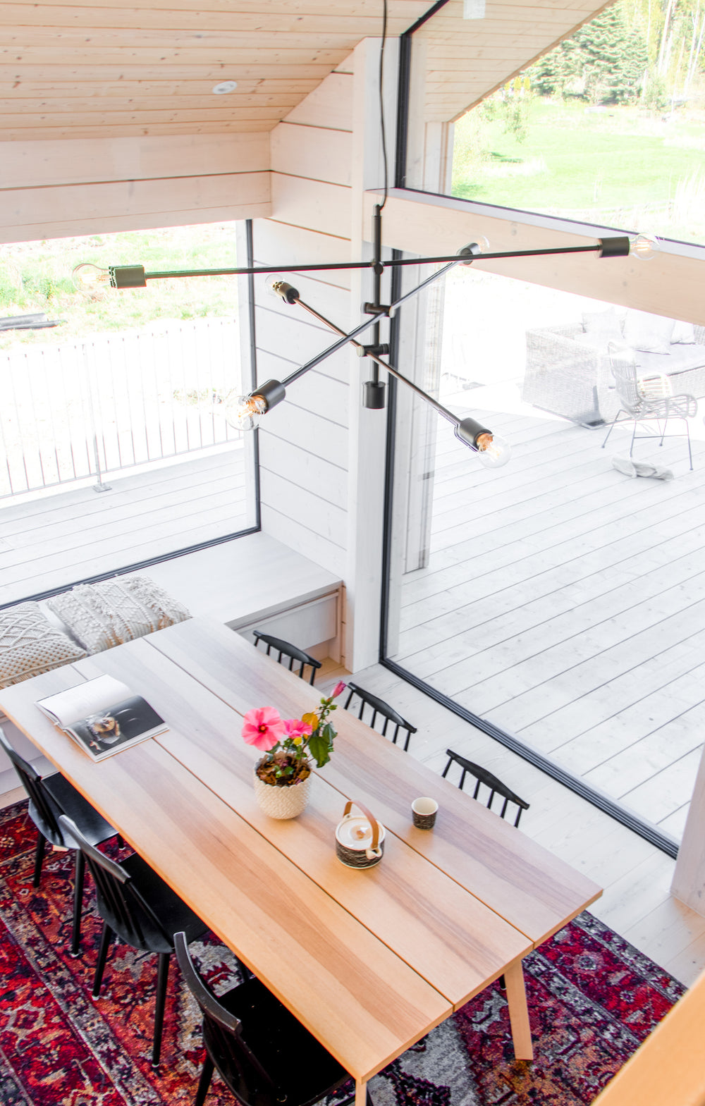 Desiree 6-os riippuvalaisin musta