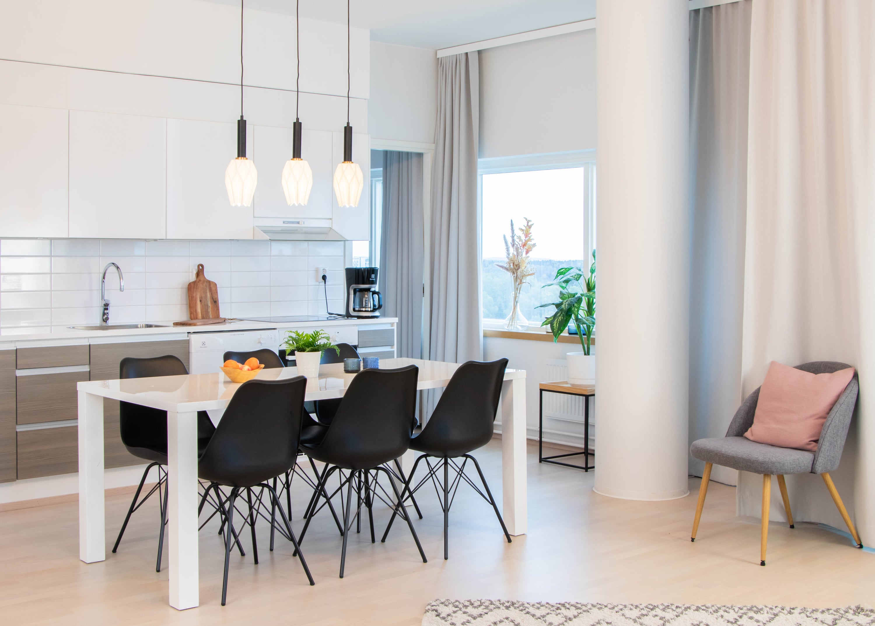 Raven taklampa svart