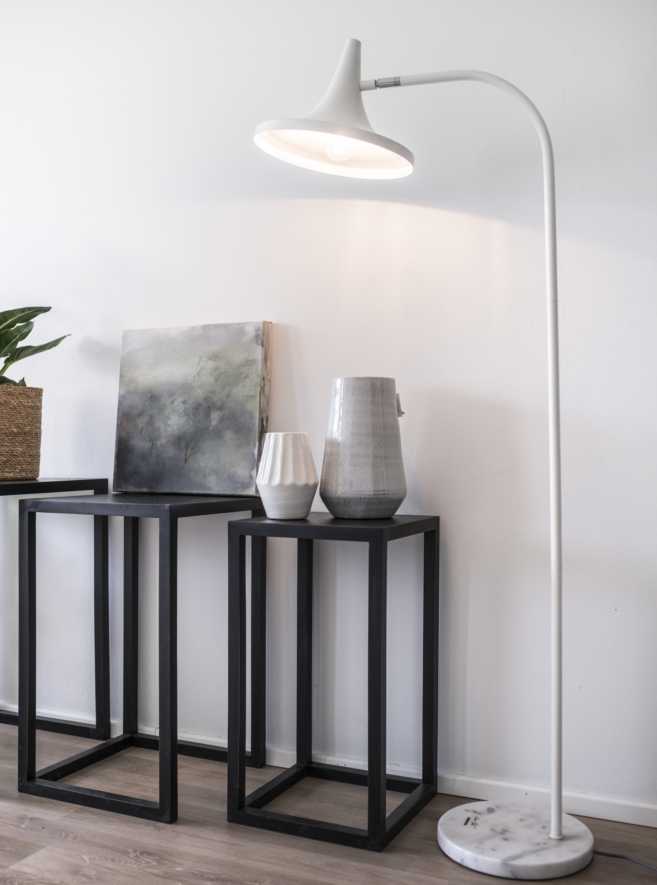 Lakki design-golvlampa vit / marmor