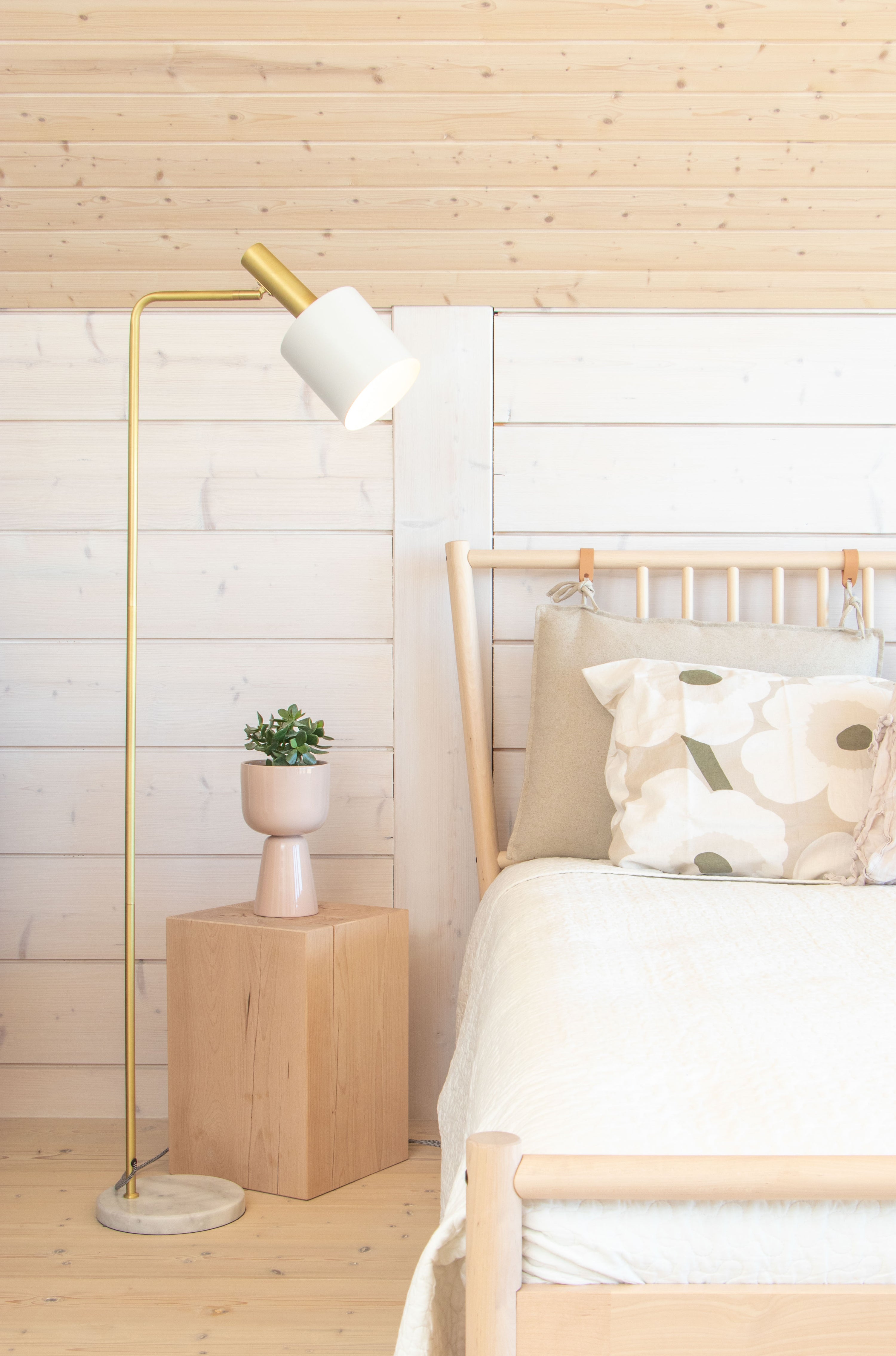 Lavelle golvlampa vit