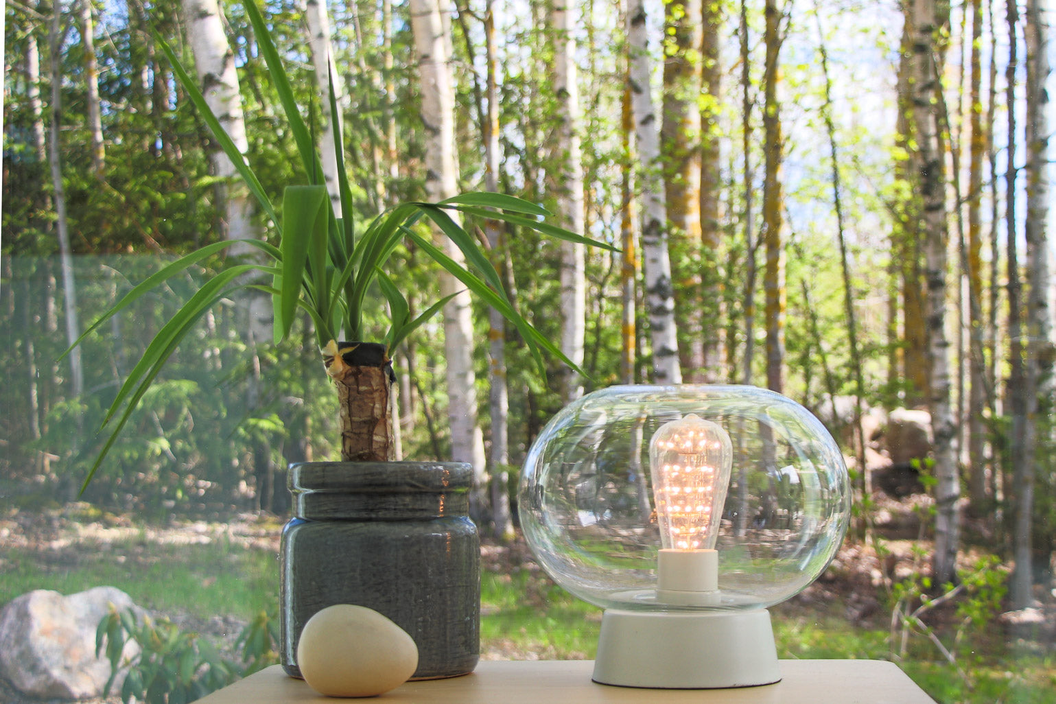 Malja design-bordslampa vit