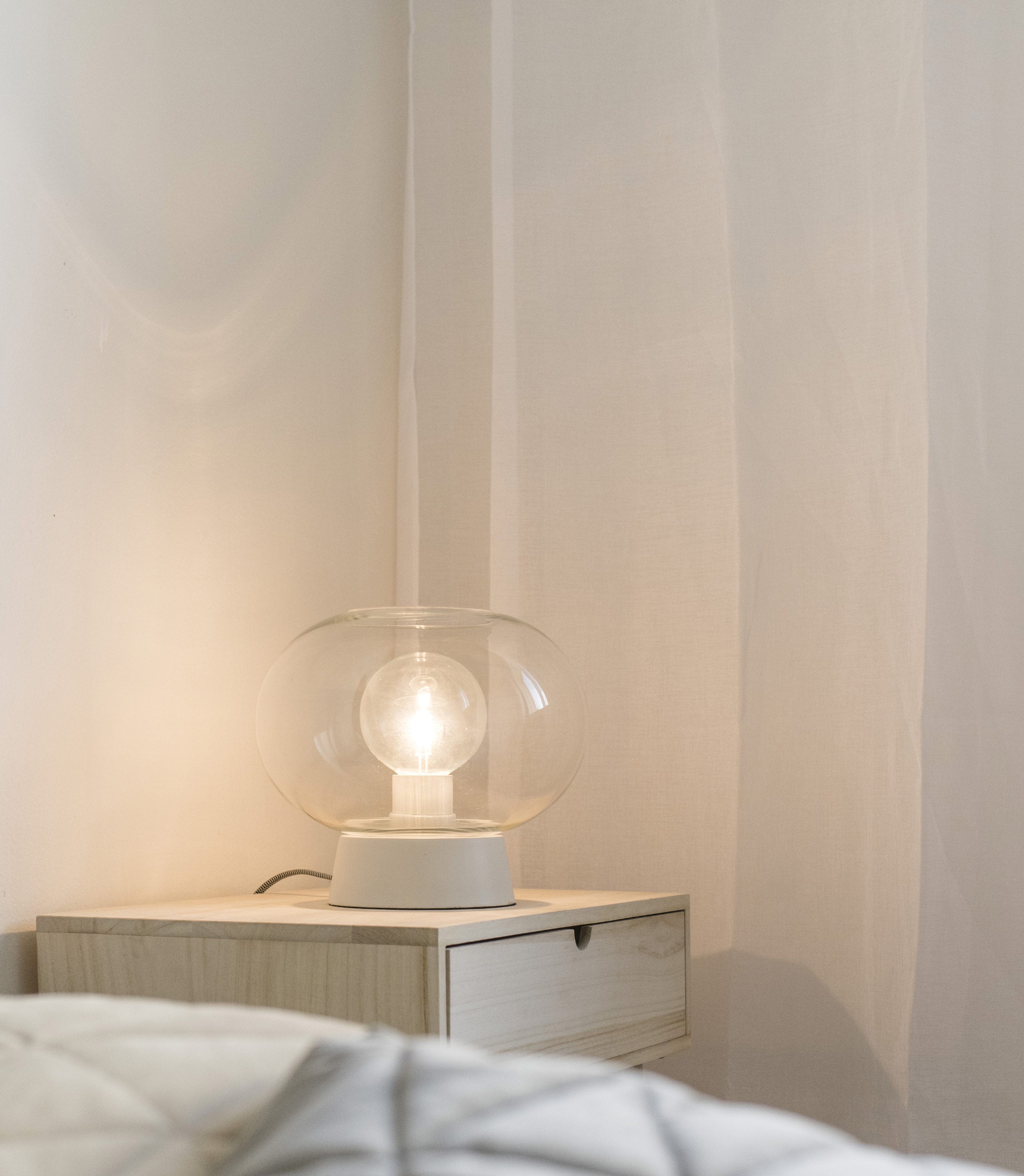 Malja design-bordslampa vit