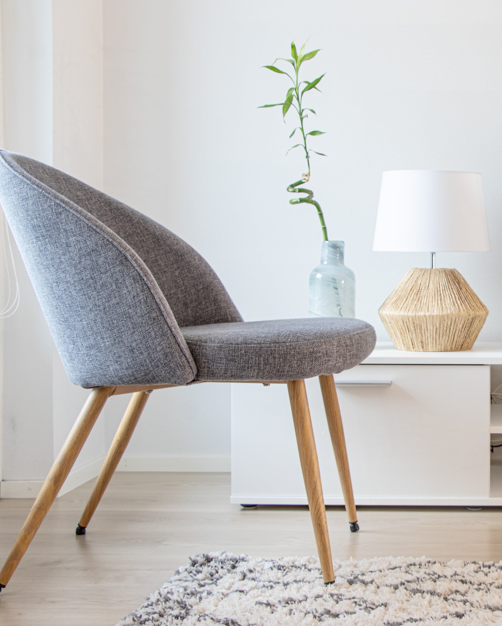 Addie bordslampa naturljus / vit