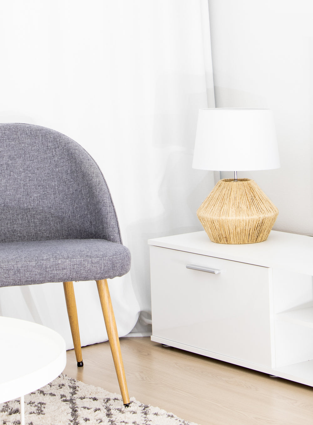 Addie pöytävalaisin luonnonvaalea / valkoinen