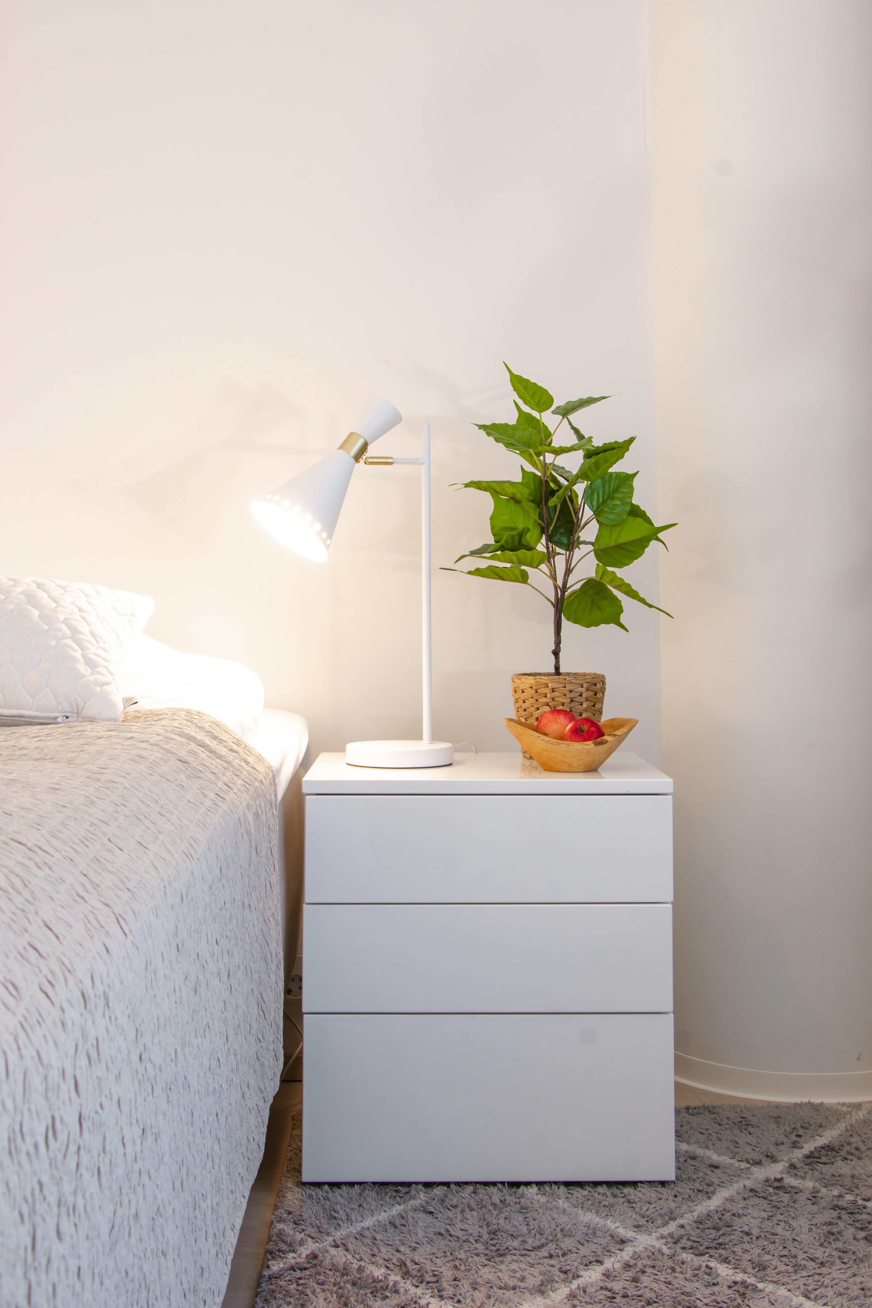 Ayla bordslampa svart