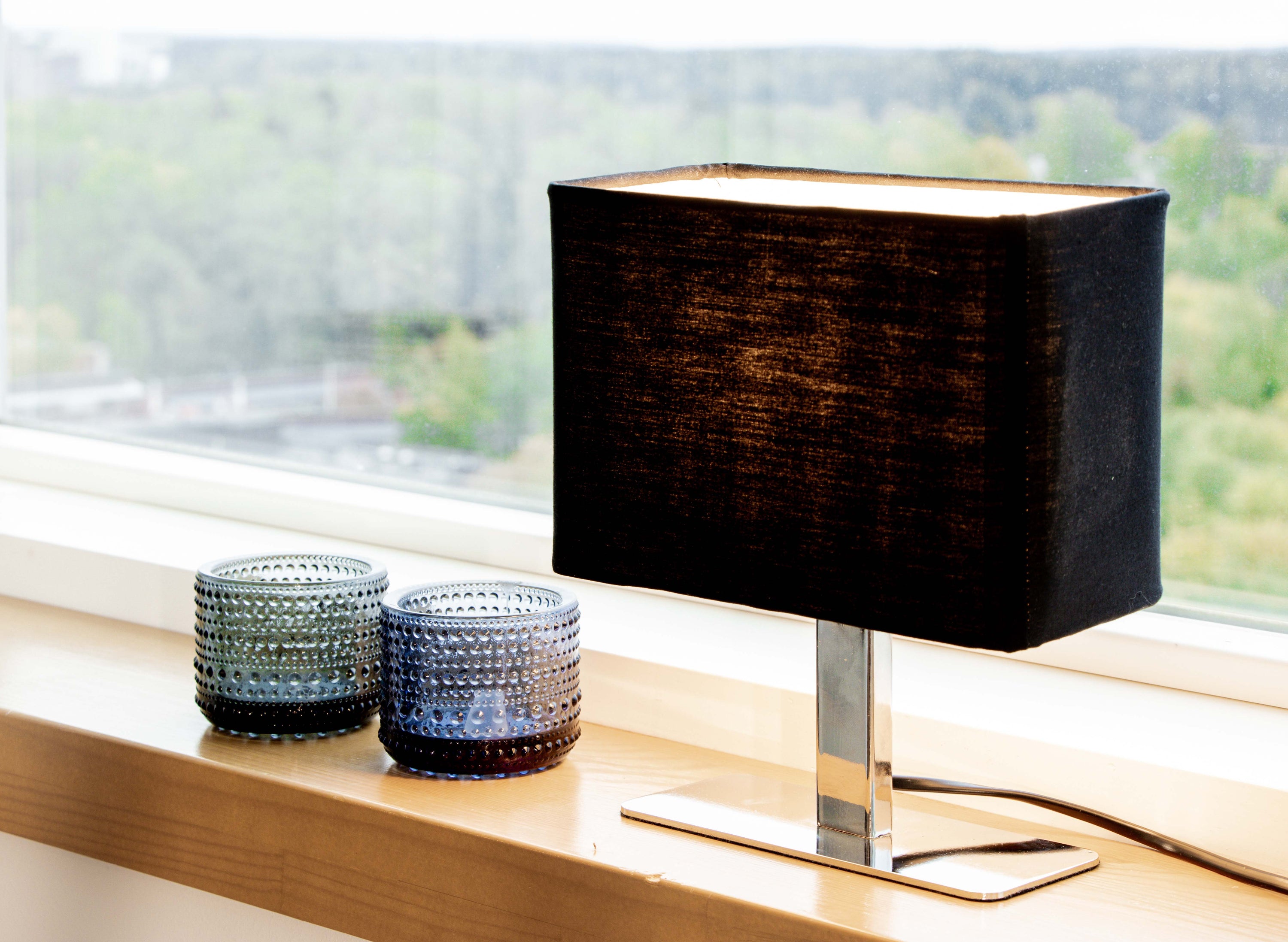 Iben bordslampa krom / vit skärm