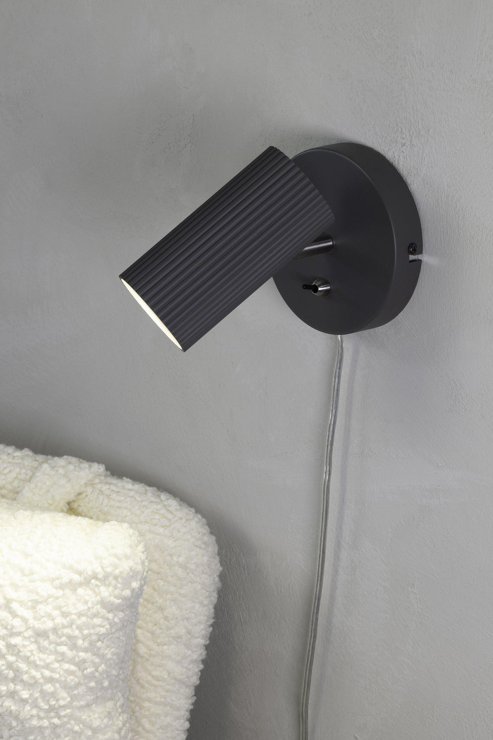 Costilla seinävalaisin