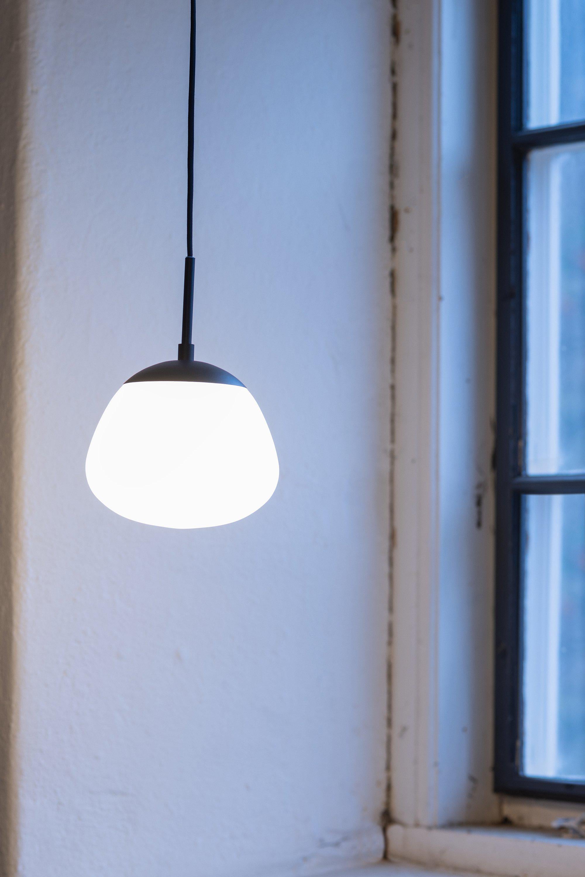 RISE taklampa 1L White/Black Small