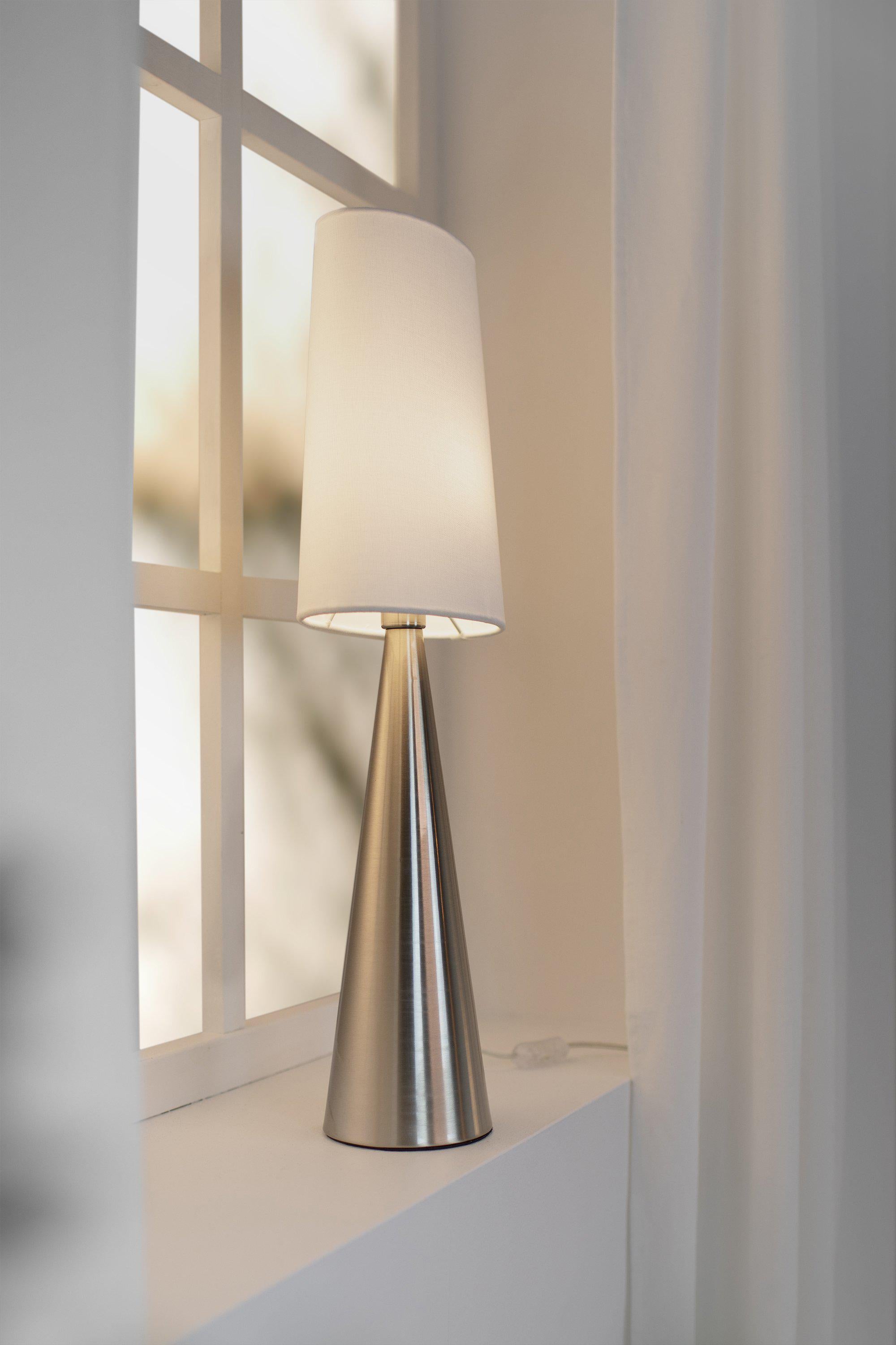 CONUS bordslampa 1L Satin Nickel/Offwhite