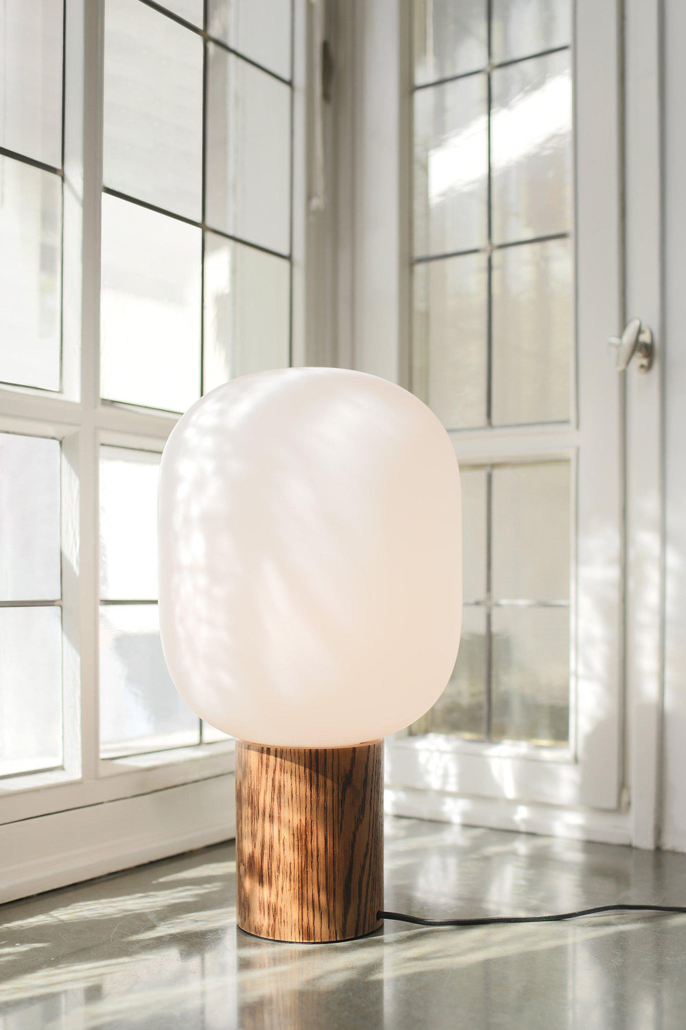 SKENE bordslampa 1L White/Burned Wood