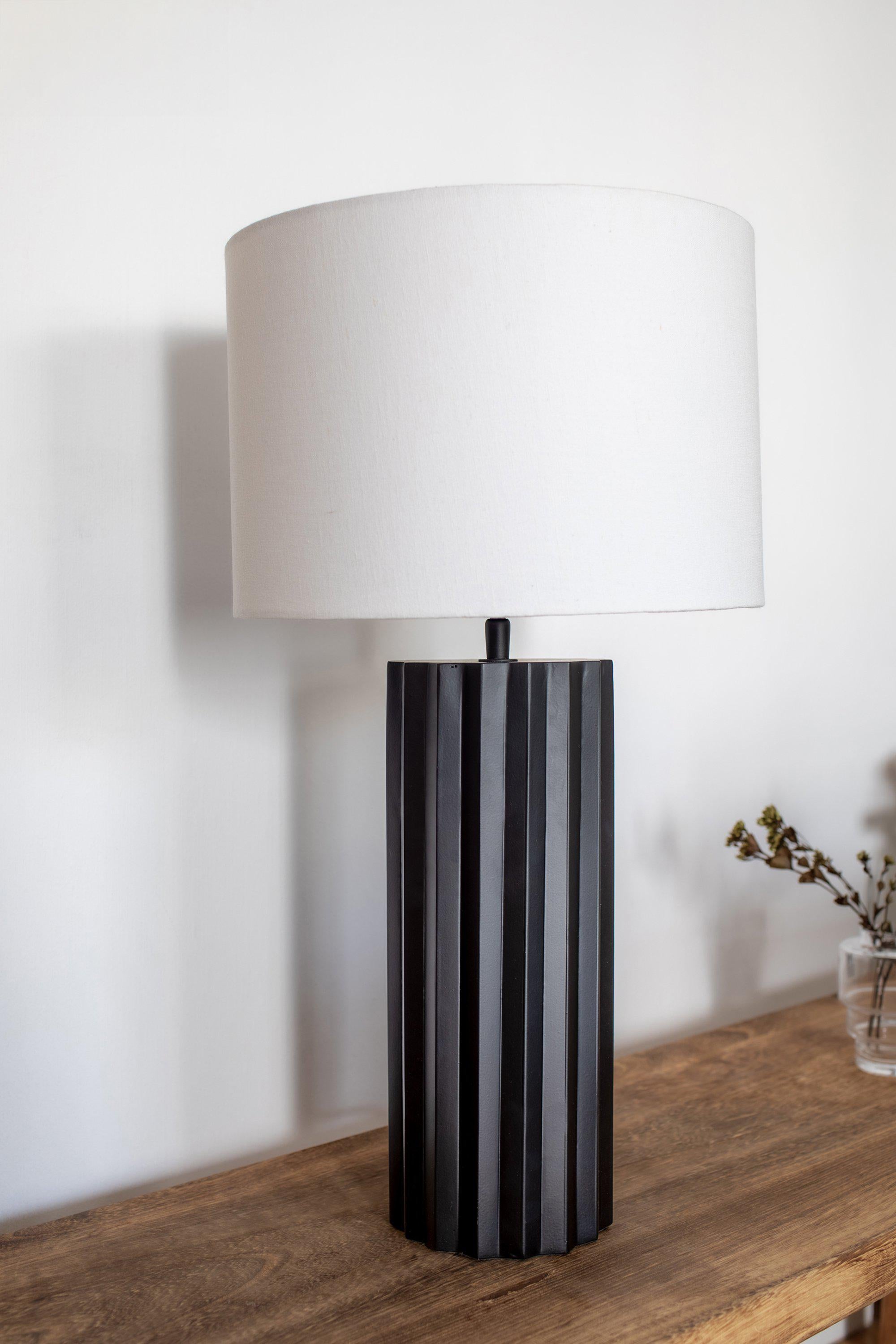 HASHIRA bordslampa 1L Black/Offwhite