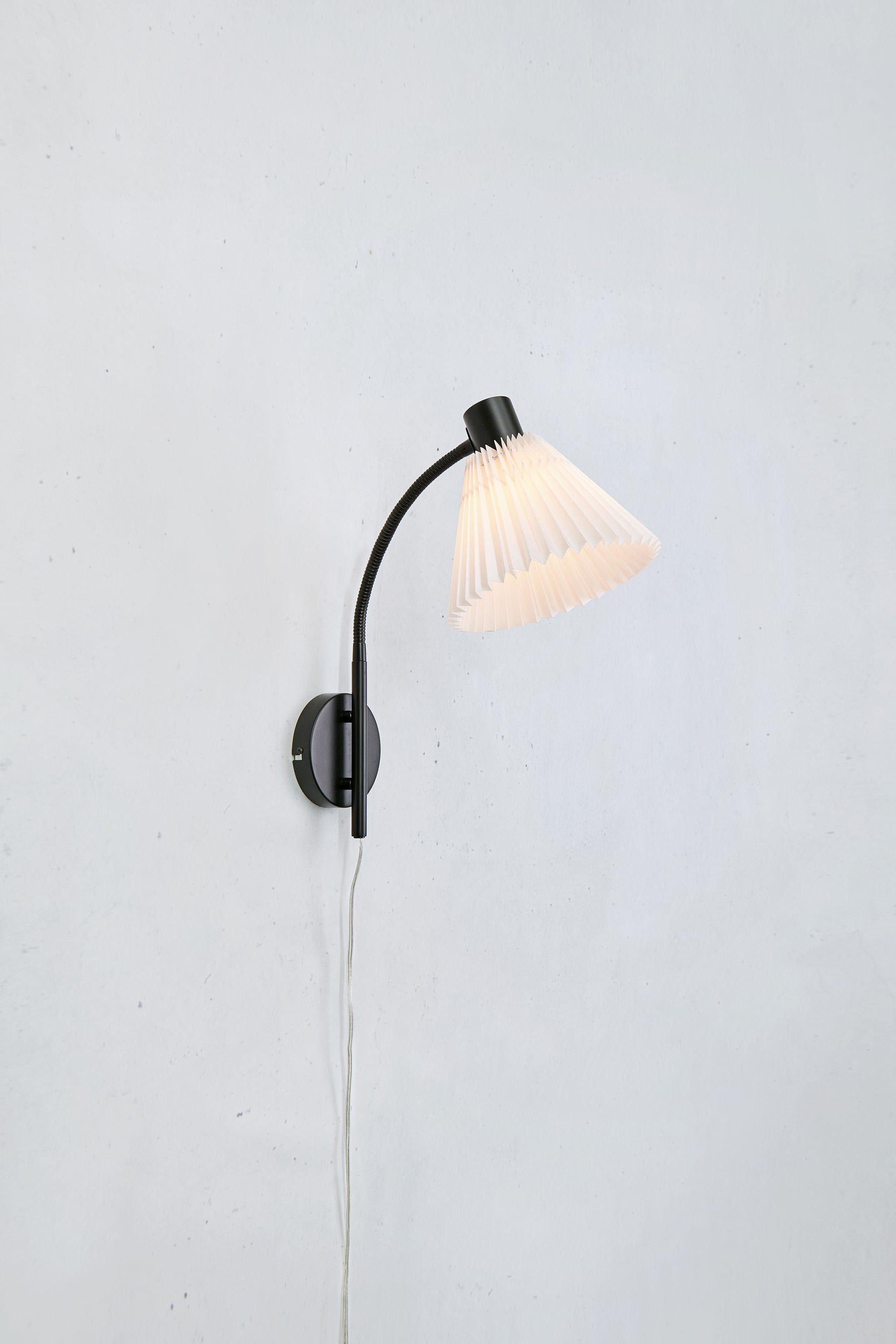 MIRA vägglampa 1L Black/White