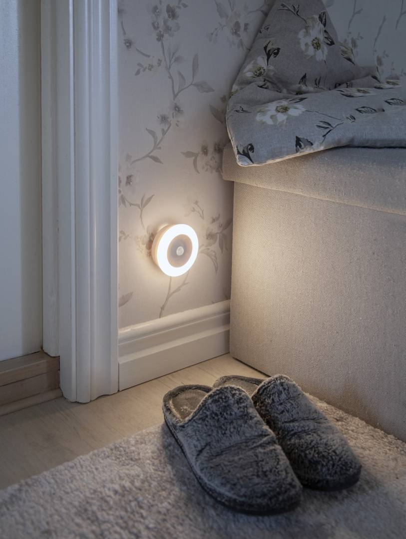 Star trading LED-yövalo liikesensorilla